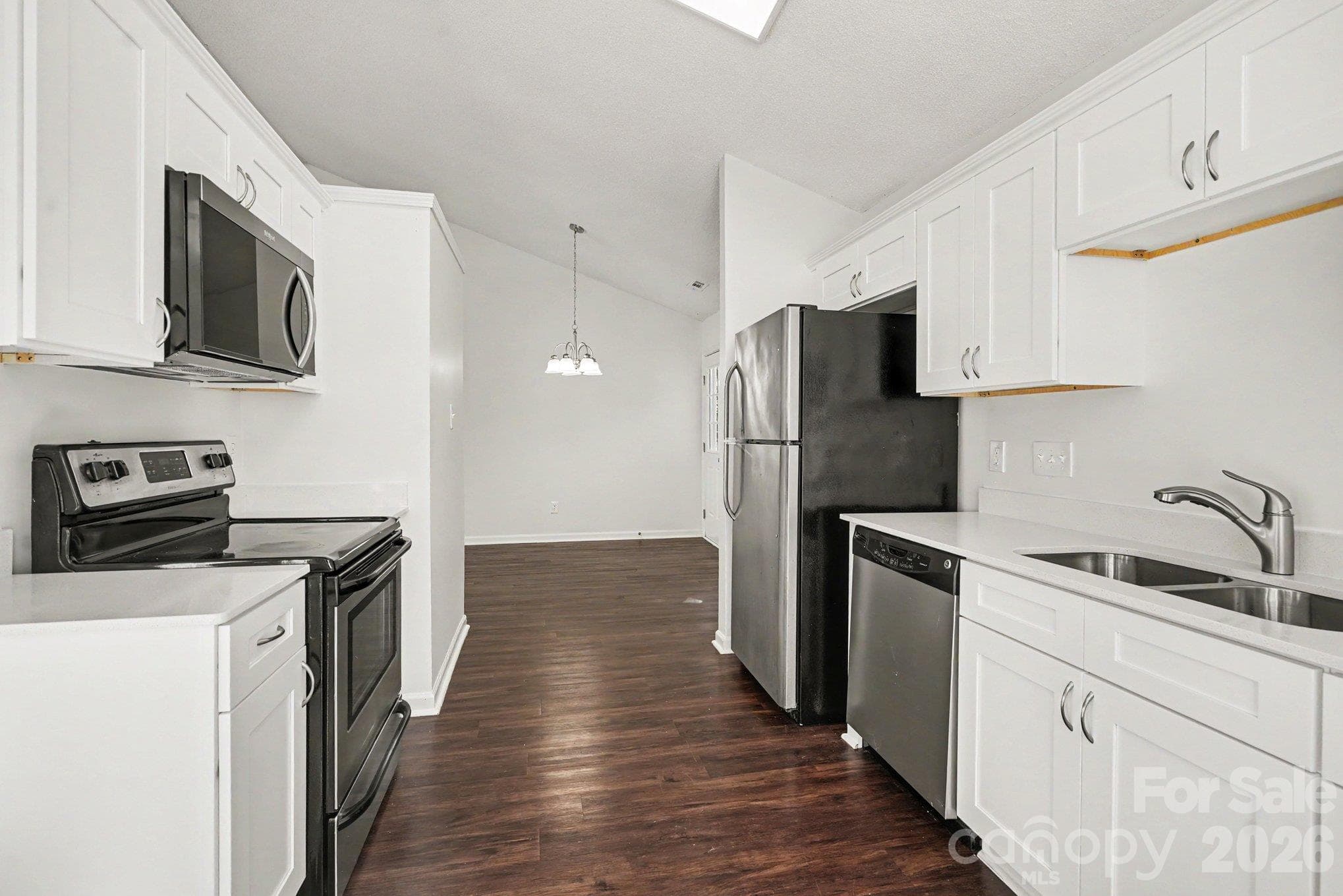 Single Family Residence at 4609 Avalon Forest Lane, Charlotte, photo 10 of 22