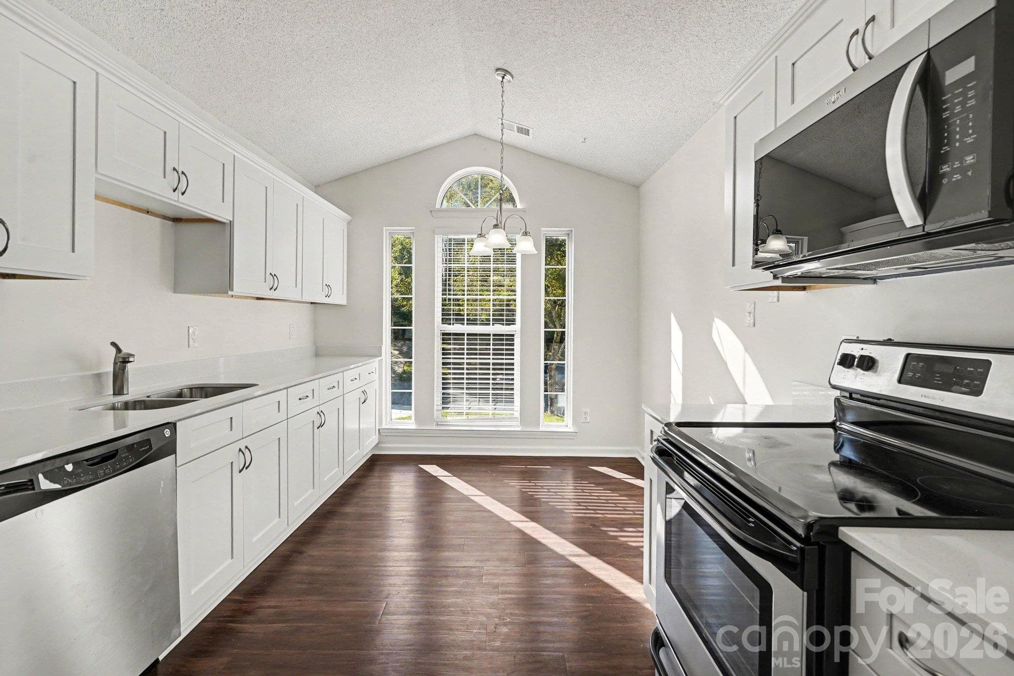Single Family Residence at 4609 Avalon Forest Lane, Charlotte, photo 11 of 22