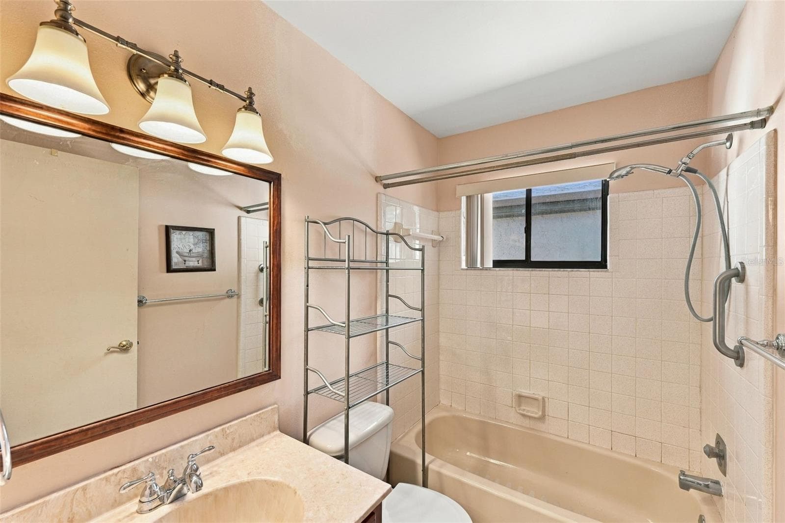 Hall Bath - 635 WOODRIDGE DR, FERN PARK