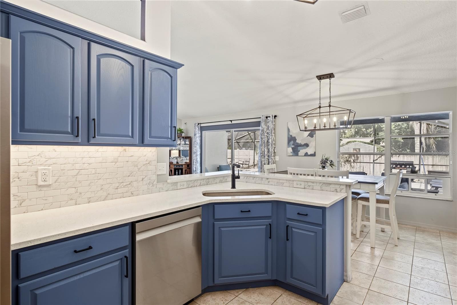 Single Family Residence at 10427 PLEASANT VIEW DR, LEESBURG, photo 10 of 35