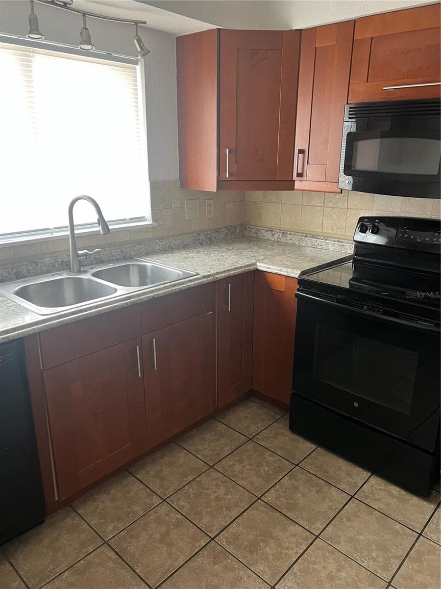 Condominium at 4265 S SEMORAN BLVD #4, ORLANDO, photo 5 of 16