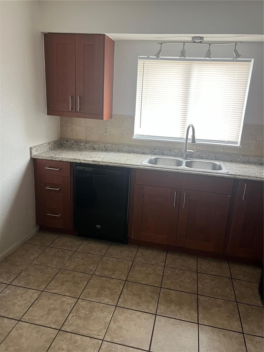 Condominium at 4265 S SEMORAN BLVD #4, ORLANDO, photo 7 of 16