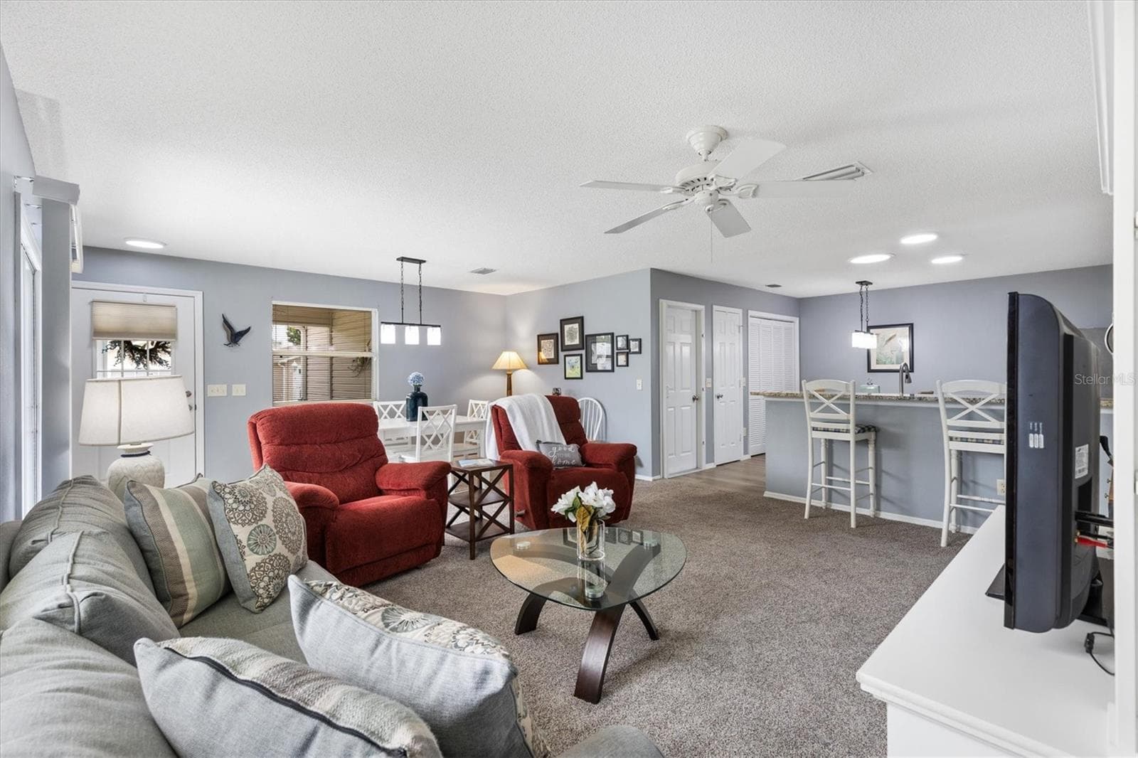 OPEN CONCEPT LIVING ROOM & KITCHEN - 1234 EAGLE RIDGE DR, THE VILLAGES
