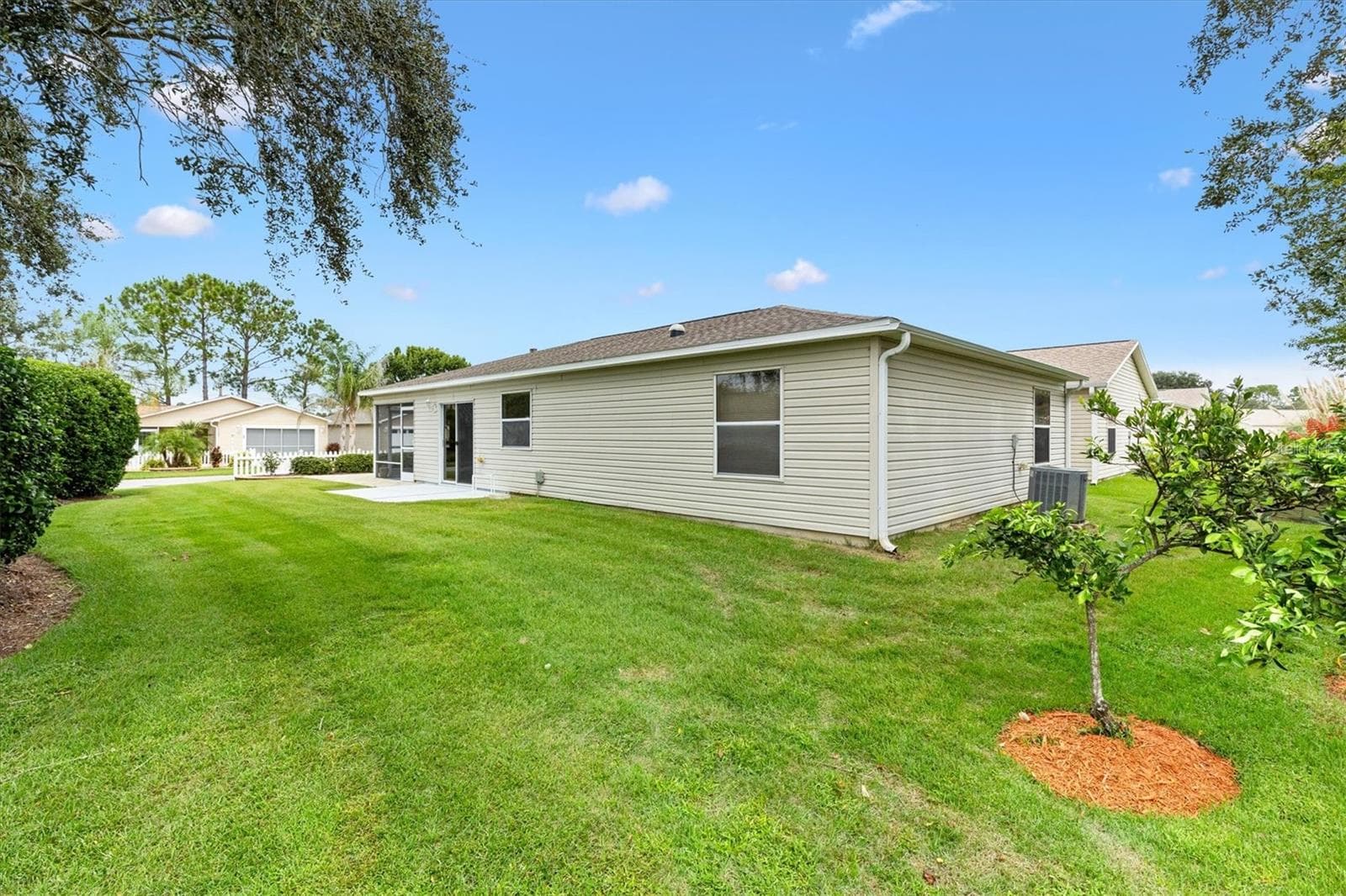 LARGE PRIVATE LOT - 1234 EAGLE RIDGE DR, THE VILLAGES
