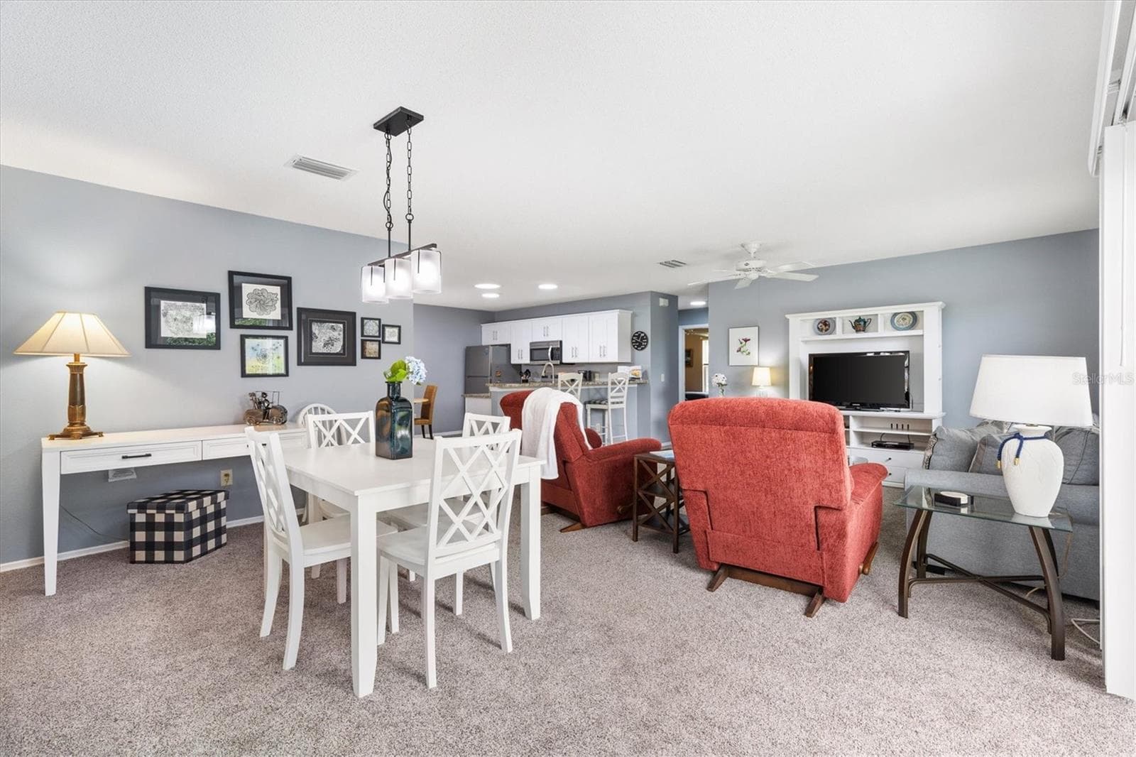 OPEN CONCEPT LIVING ROOM & KITCHEN - 1234 EAGLE RIDGE DR, THE VILLAGES