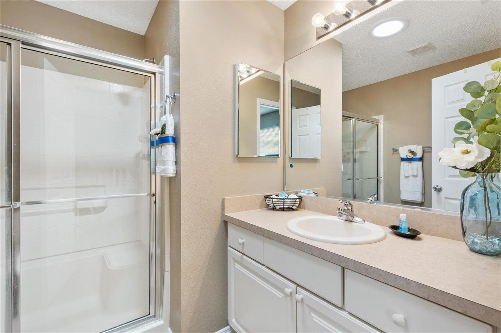 MASTER BATHROOM - 1234 EAGLE RIDGE DR, THE VILLAGES