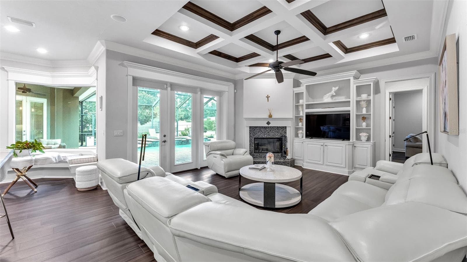 family room - 6626 CRESCENT WOODS CIR, LAKELAND