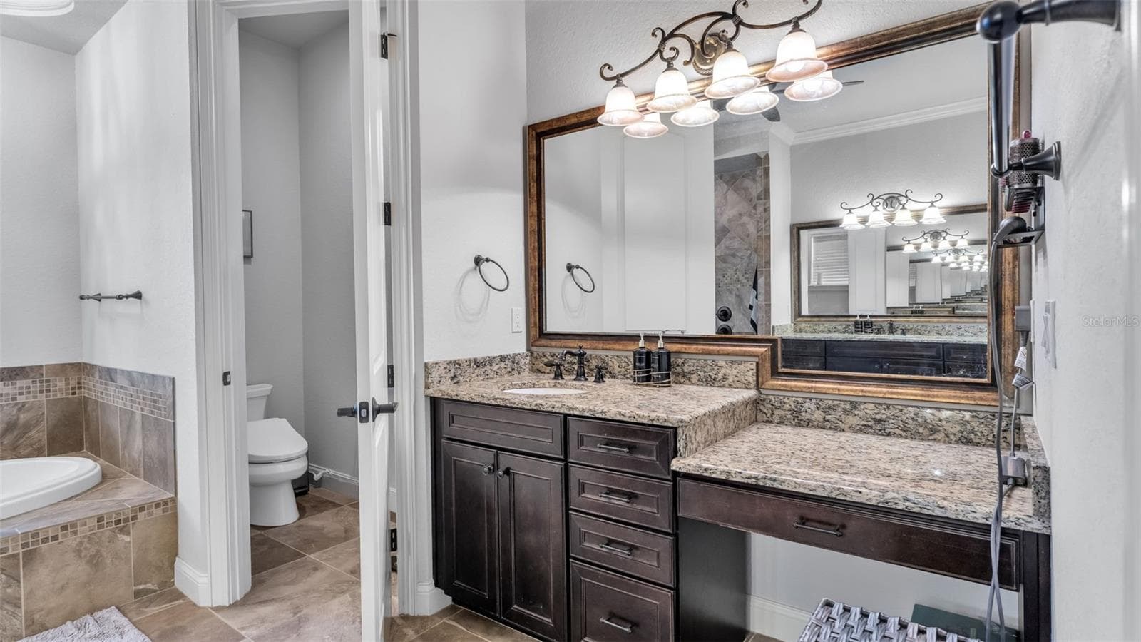 primary bathroom - 6626 CRESCENT WOODS CIR, LAKELAND