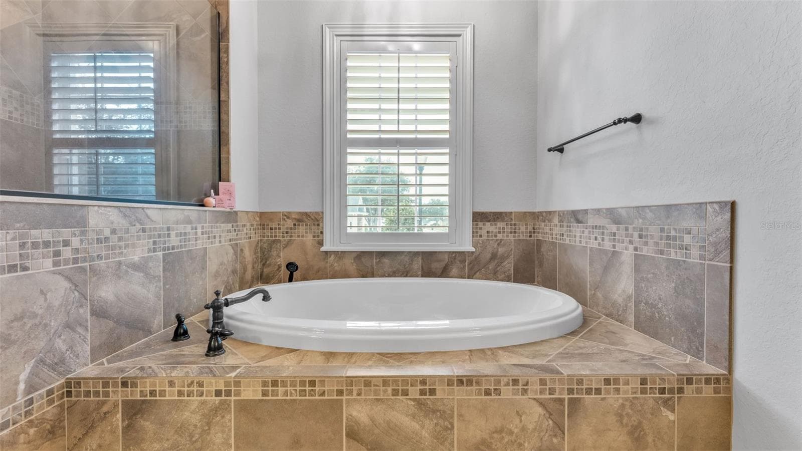 primary bathroom - 6626 CRESCENT WOODS CIR, LAKELAND
