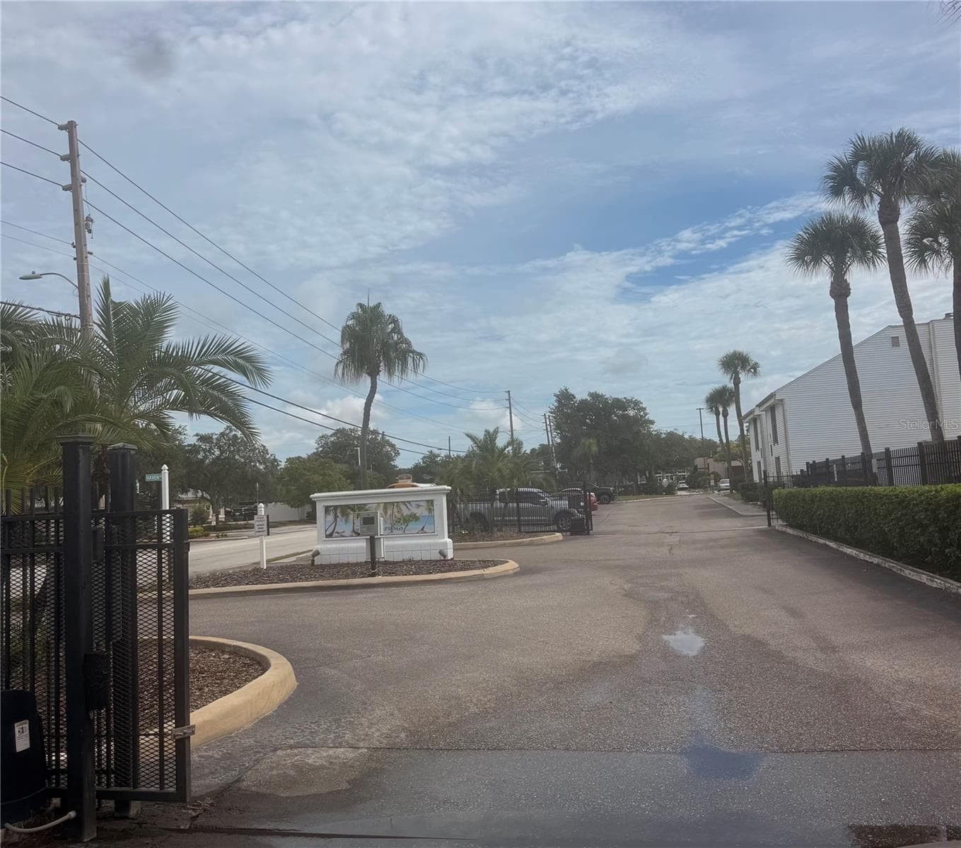 Gate and entrance - 738 HAVEN PL, TARPON SPRINGS