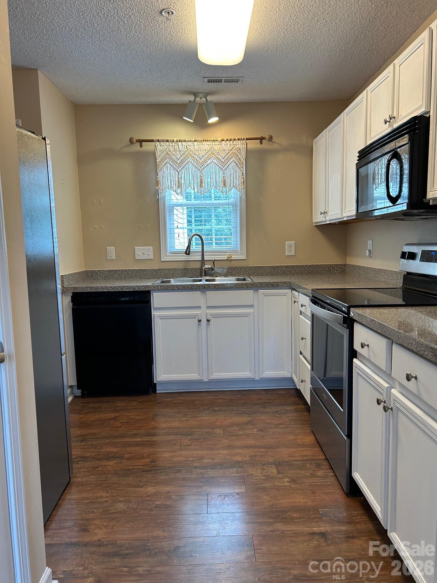 Condominium at 119 Steam Engine Drive, Mooresville, photo 5 of 35