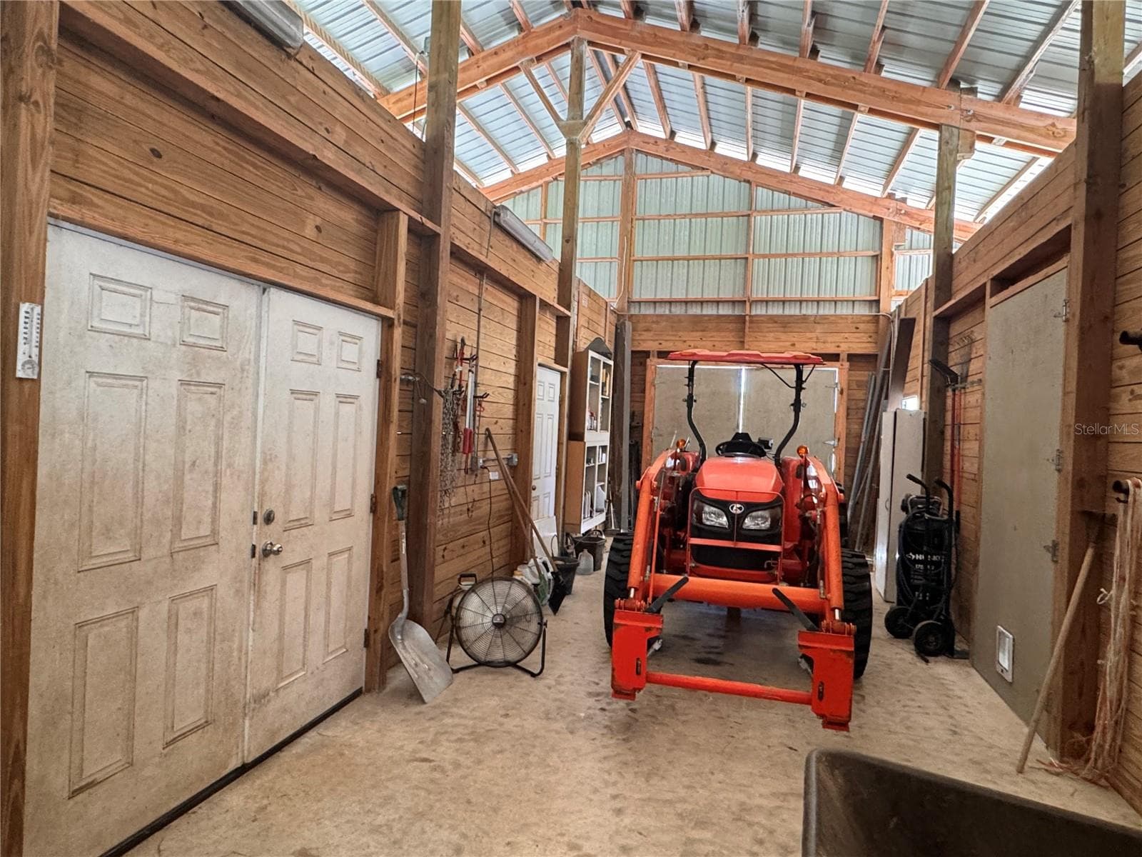 Excellent storage for tractor hay and farm equipment - 6722 W SENTINEL BLUFF PATH, BEVERLY HILLS