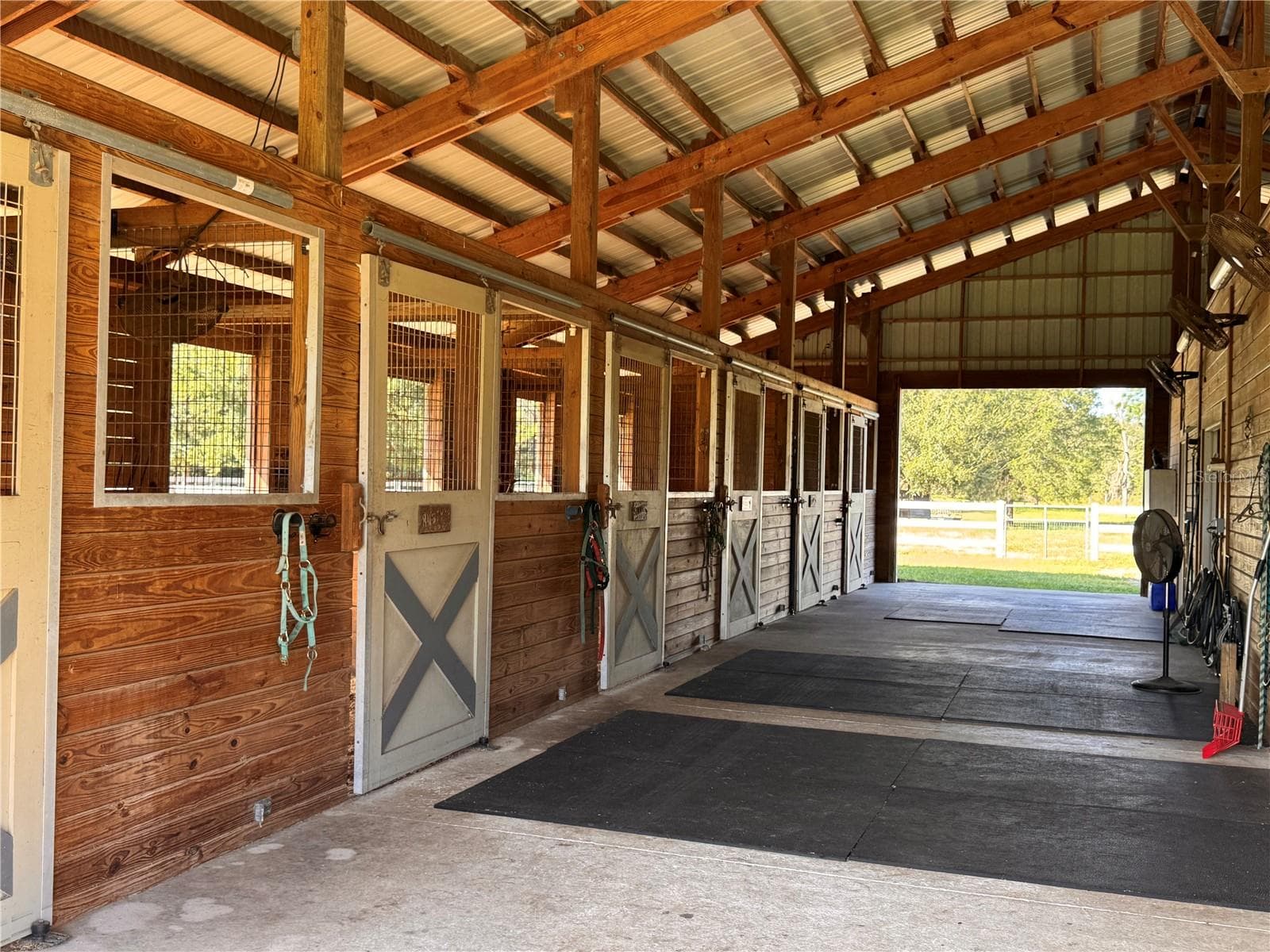Quality barn layout designed for efficinet horse care and management - 6722 W SENTINEL BLUFF PATH, BEVERLY HILLS