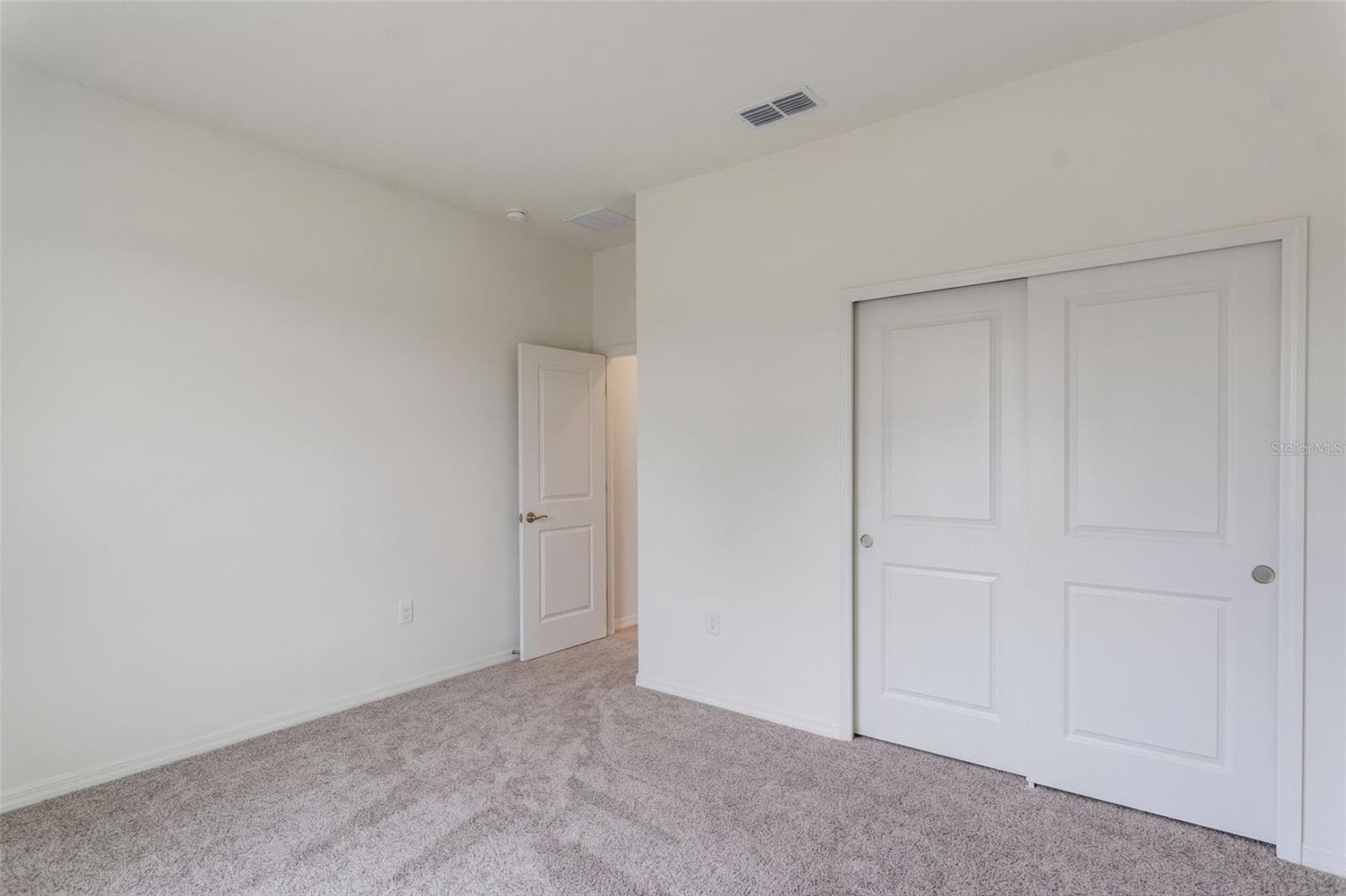 Single Family Residence at 35127 TUSCAN HILL RD, DADE CITY, photo 9 of 40