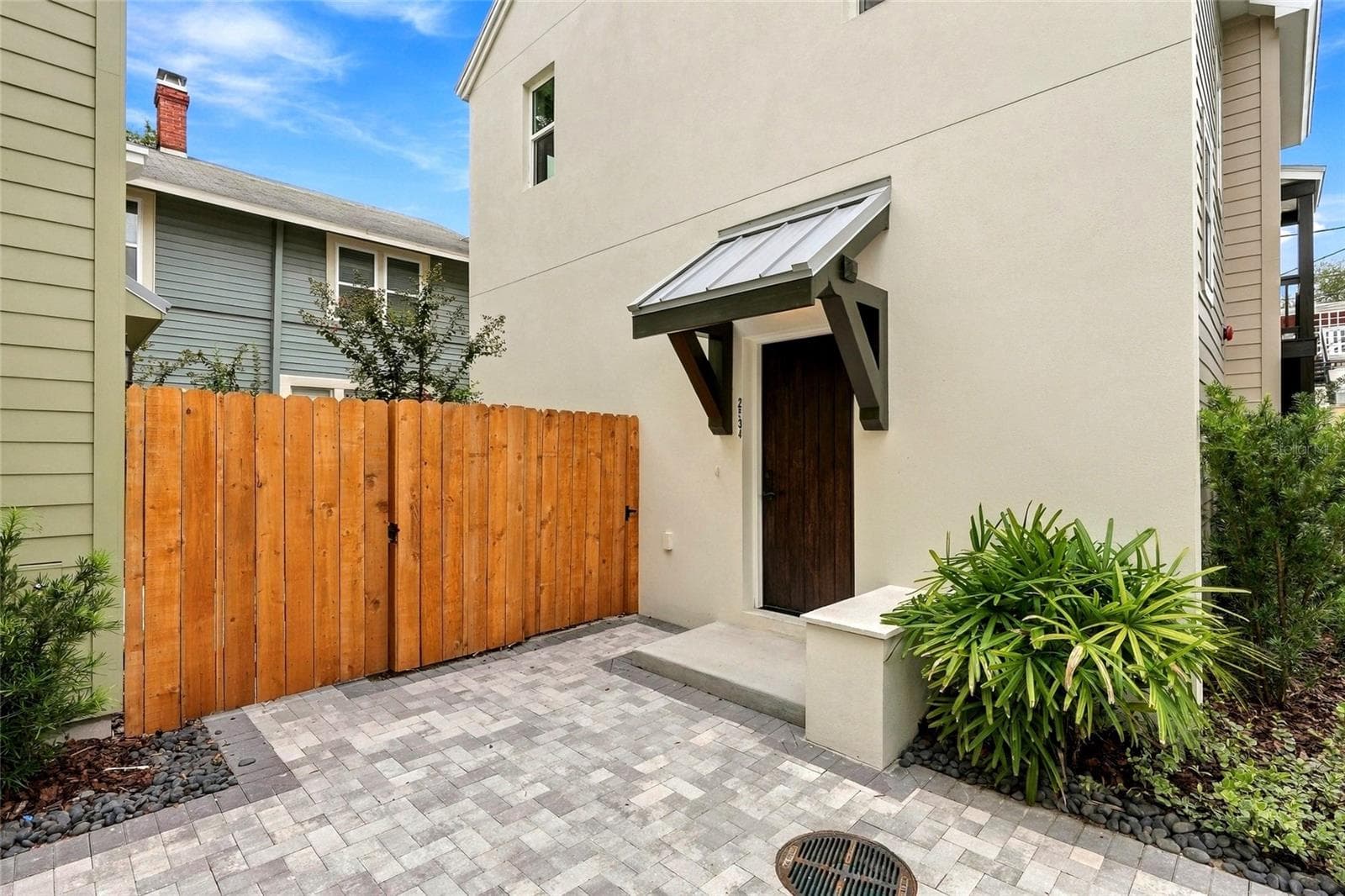 Front exterior and entrance of home - 2534 1ST AVE N, ST PETERSBURG