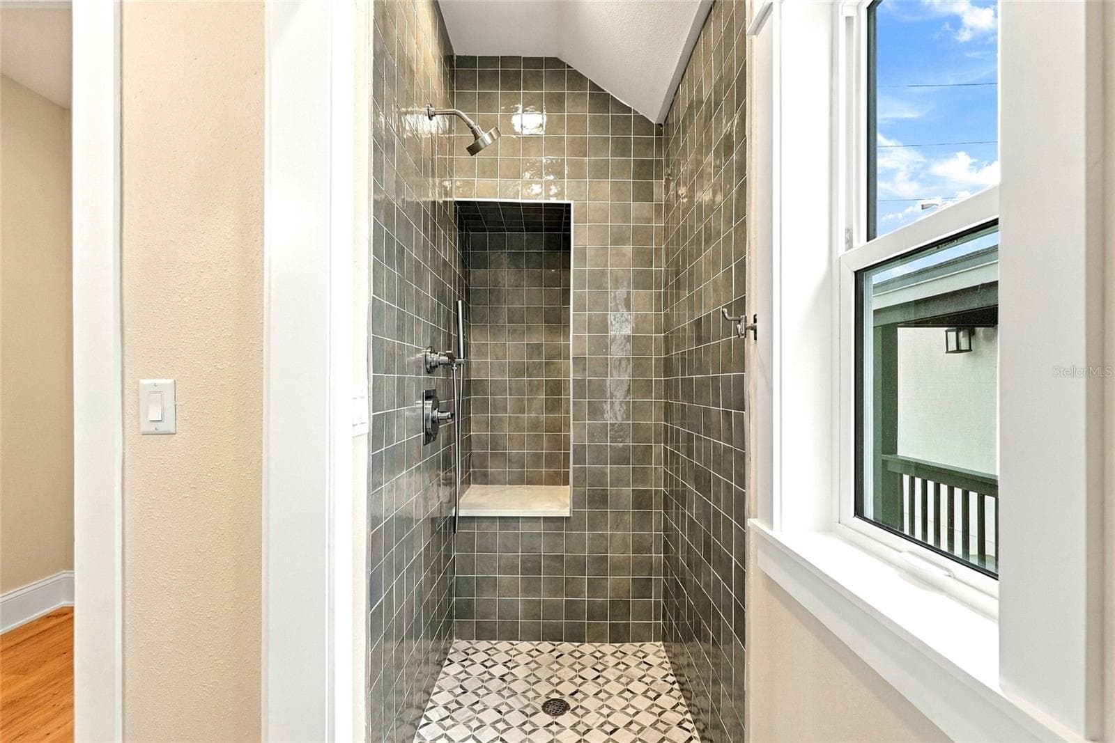 2nd Floor En Suite Bathroom with Tile Shower - 2534 1ST AVE N, ST PETERSBURG