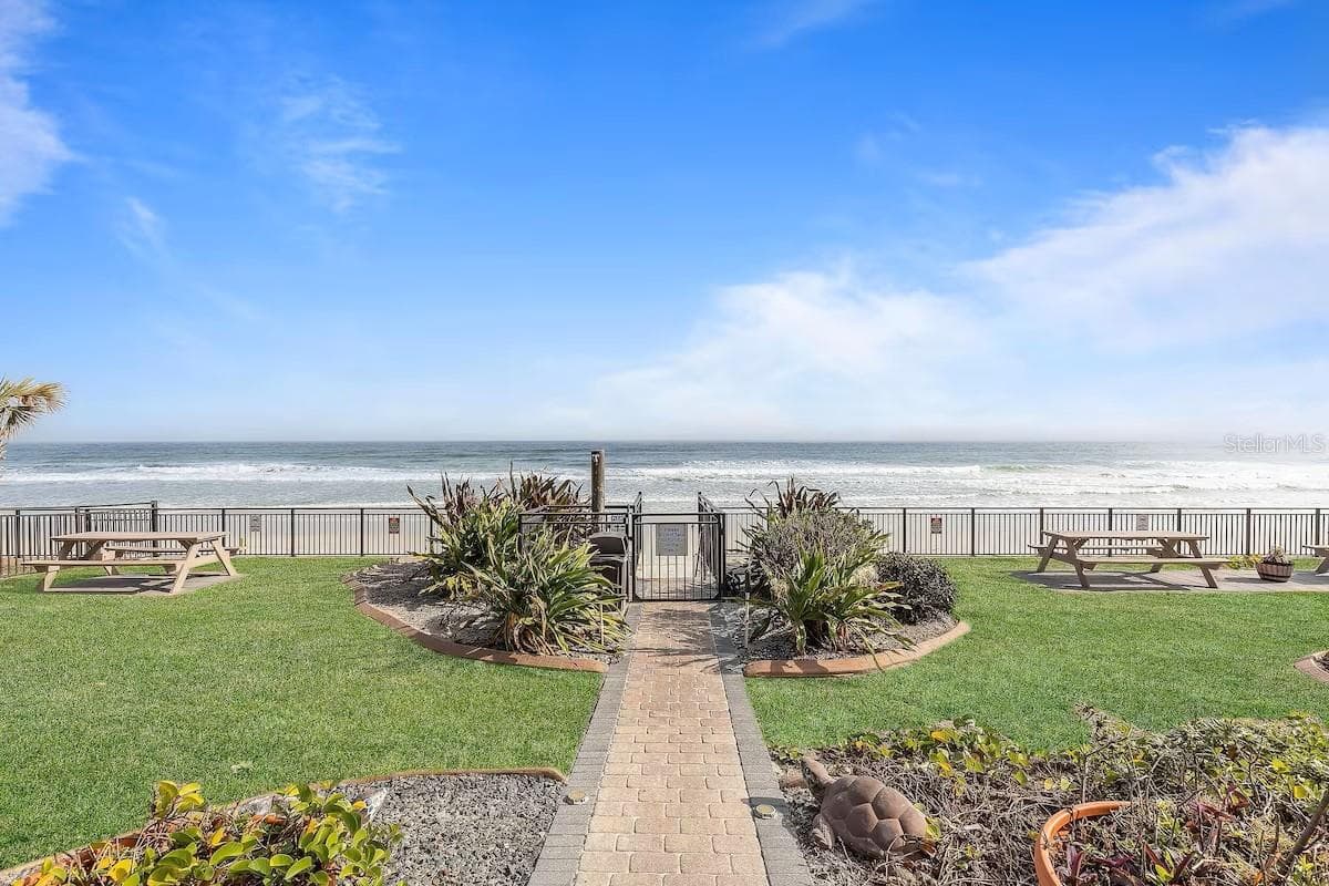 Outdoor Garden and Yard - 1909 S ATLANTIC AVE #605, DAYTONA BEACH