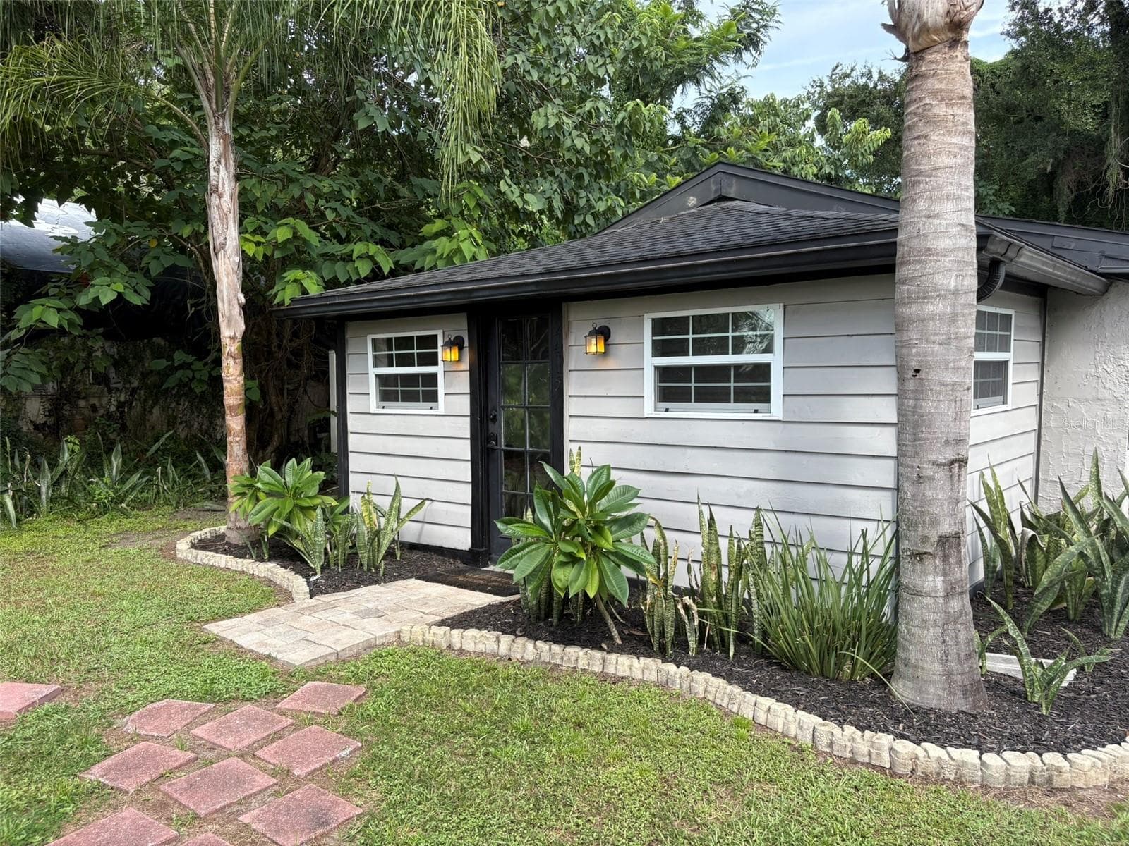 Single Family Residence at 2415 MAYER ST, ORLANDO, photo 2 of 51