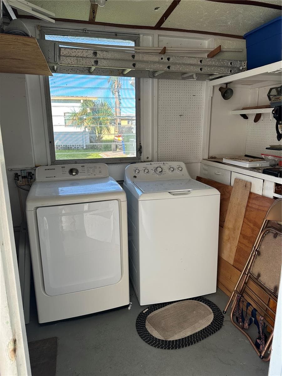 Mobile Home at 1784 MIDLOTHIAN ST, SARASOTA, photo 21 of 70