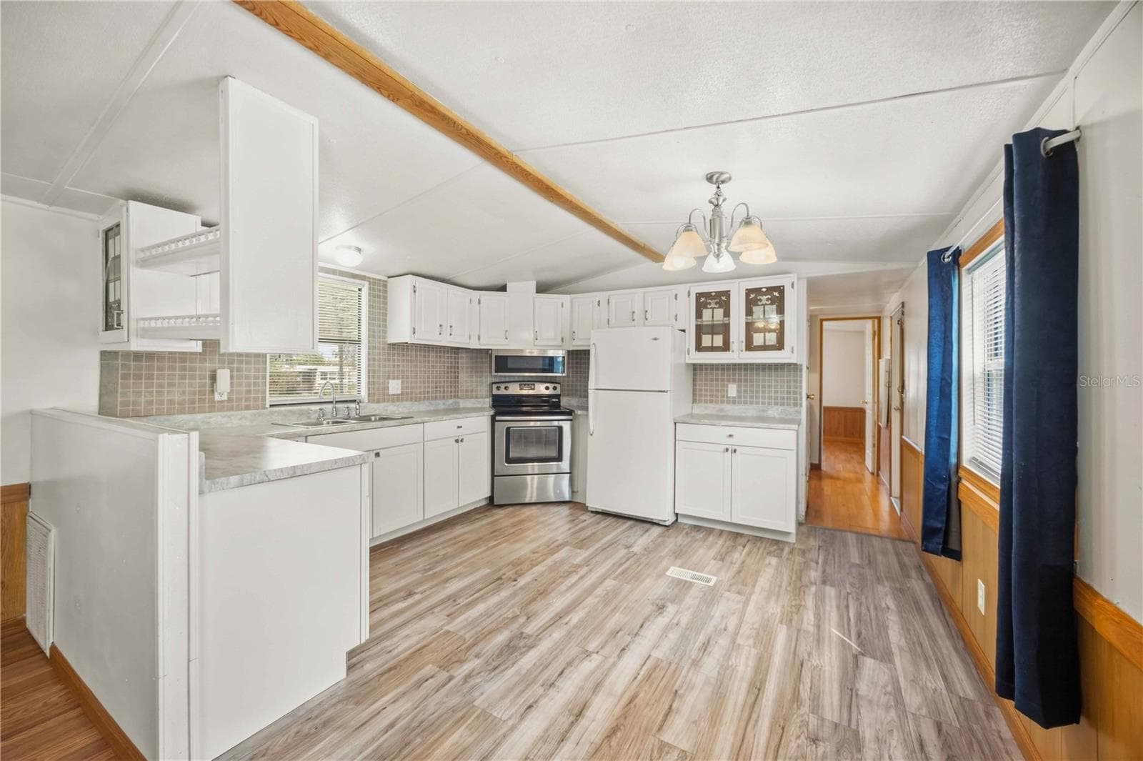 Manufactured Home at 6619 ORANGE BLOSSOM LN, PUNTA GORDA, photo 11 of 46