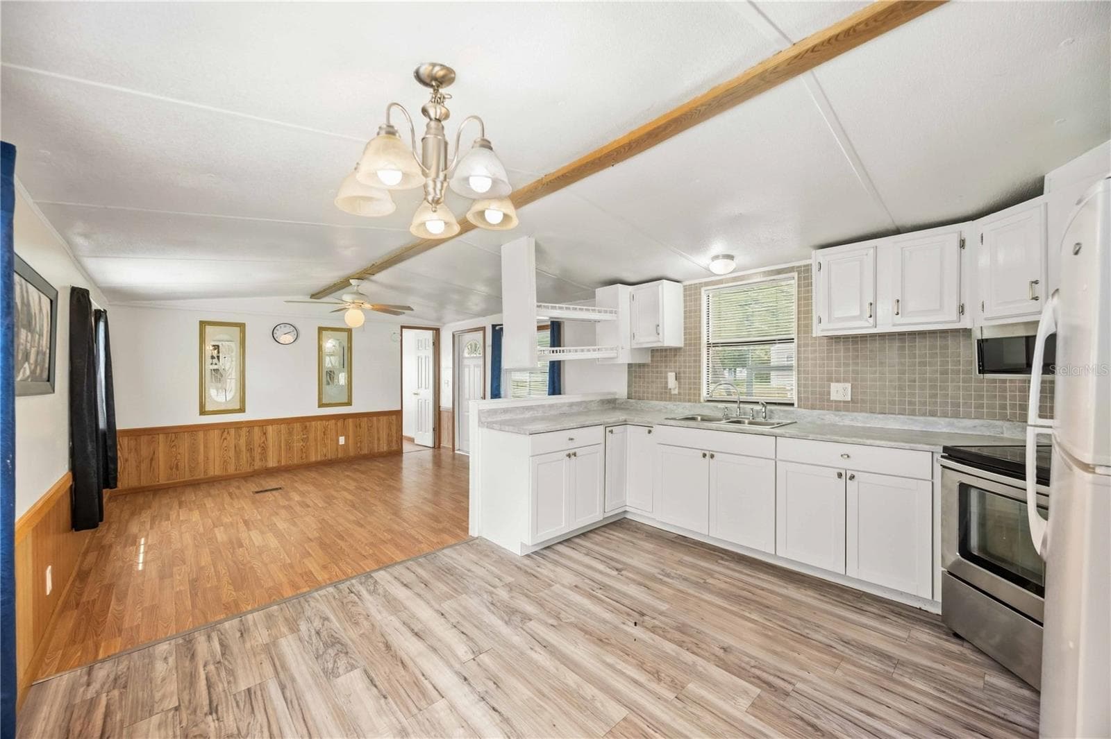 Manufactured Home at 6619 ORANGE BLOSSOM LN, PUNTA GORDA, photo 12 of 46