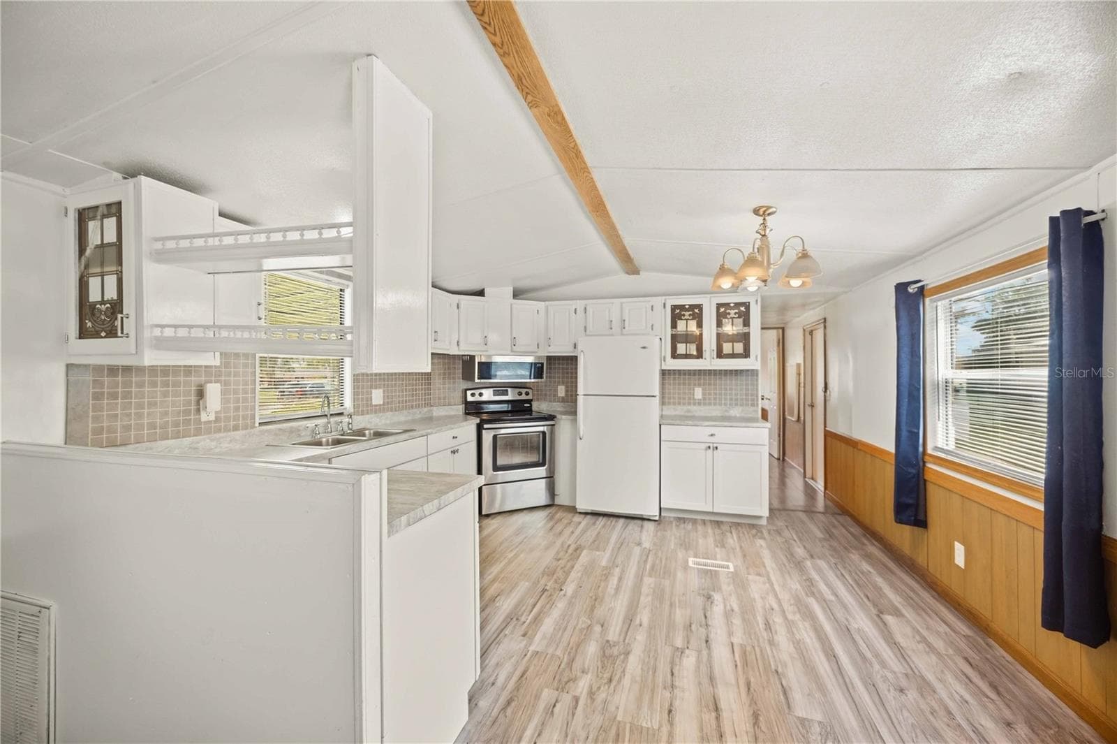 Manufactured Home at 6619 ORANGE BLOSSOM LN, PUNTA GORDA, photo 16 of 46
