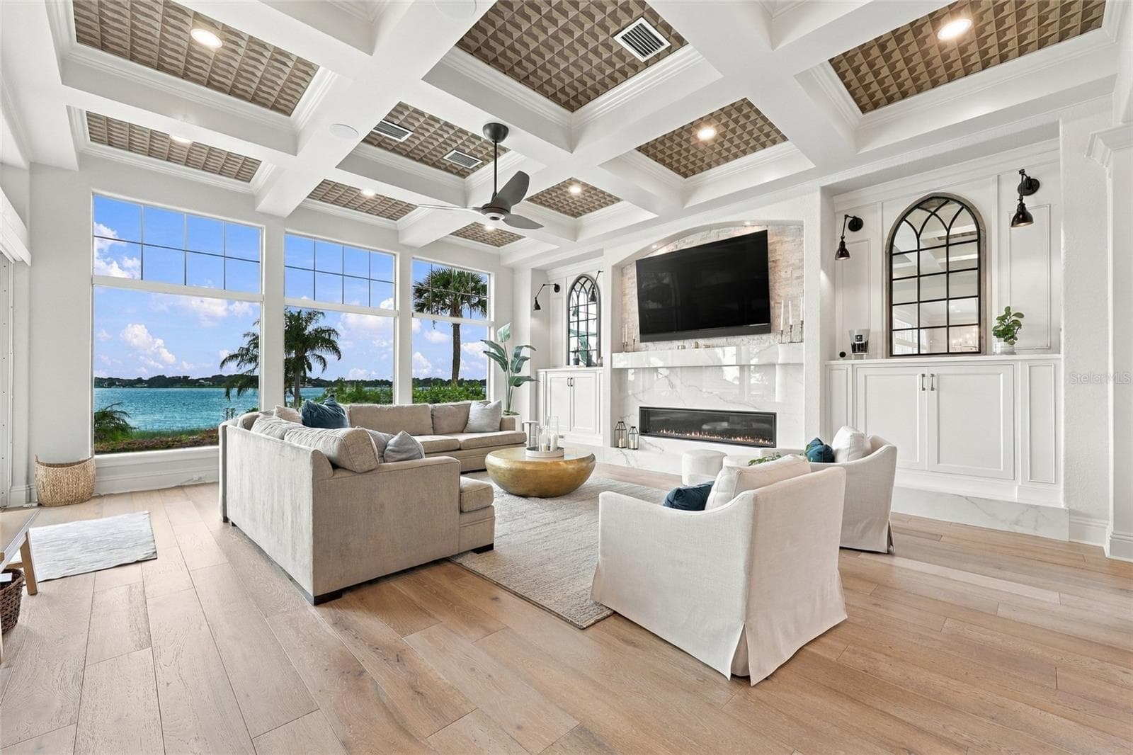 FAMILY ROOM WITH VIEWS OF LAKE DOWN - 9602 MAYWOOD DR, WINDERMERE