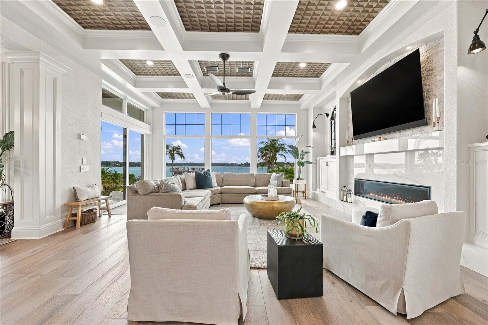 FAMILY ROOM WITH VIEWS OF LAKE DOWN - 9602 MAYWOOD DR, WINDERMERE