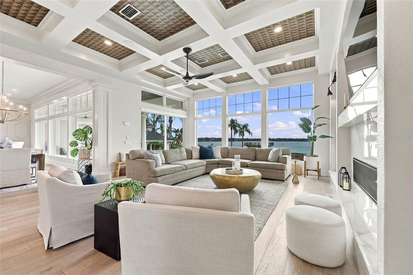 FAMILY ROOM WITH VIEWS OF LAKE DOWN - 9602 MAYWOOD DR, WINDERMERE