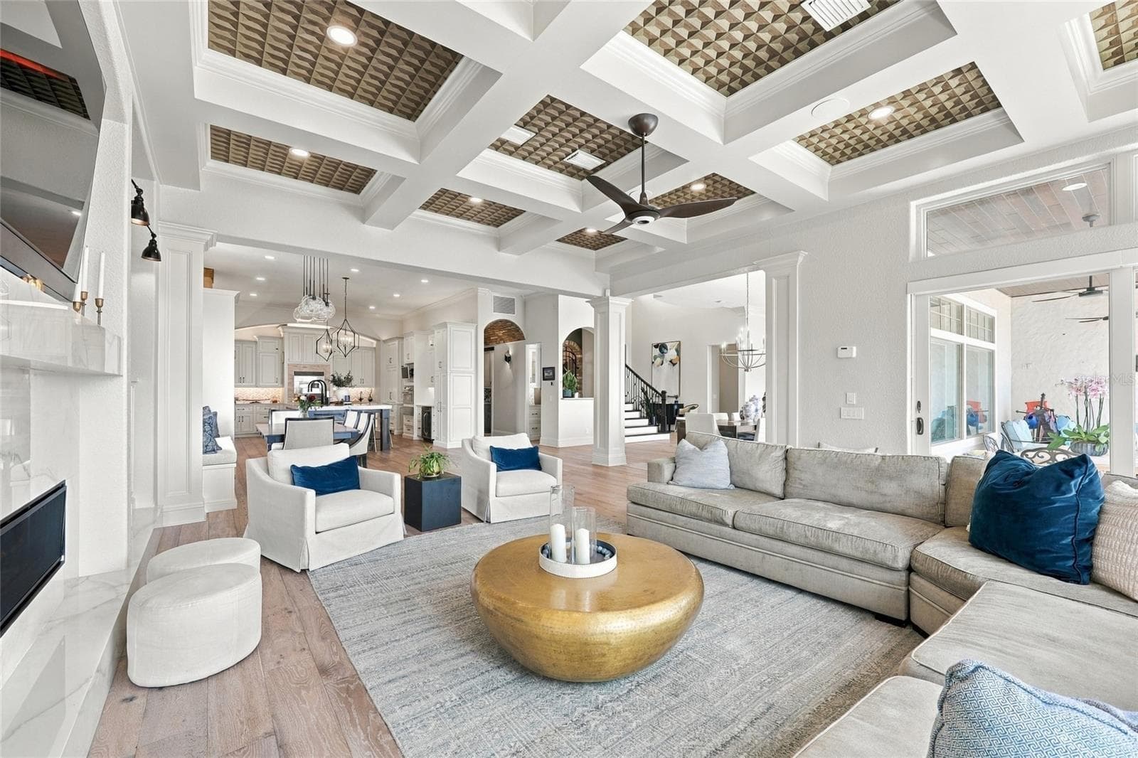 FAMILY ROOM WITH VIEWS OF LAKE DOWN - 9602 MAYWOOD DR, WINDERMERE