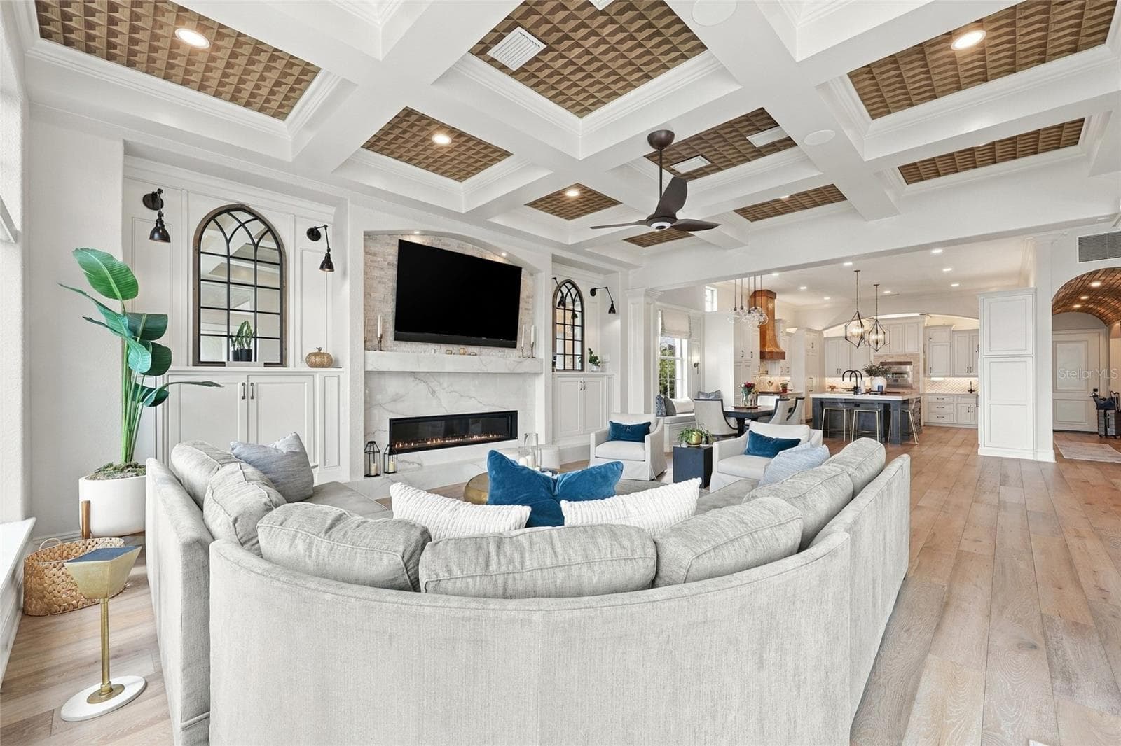 FAMILY ROOM WITH VIEWS OF LAKE DOWN - 9602 MAYWOOD DR, WINDERMERE