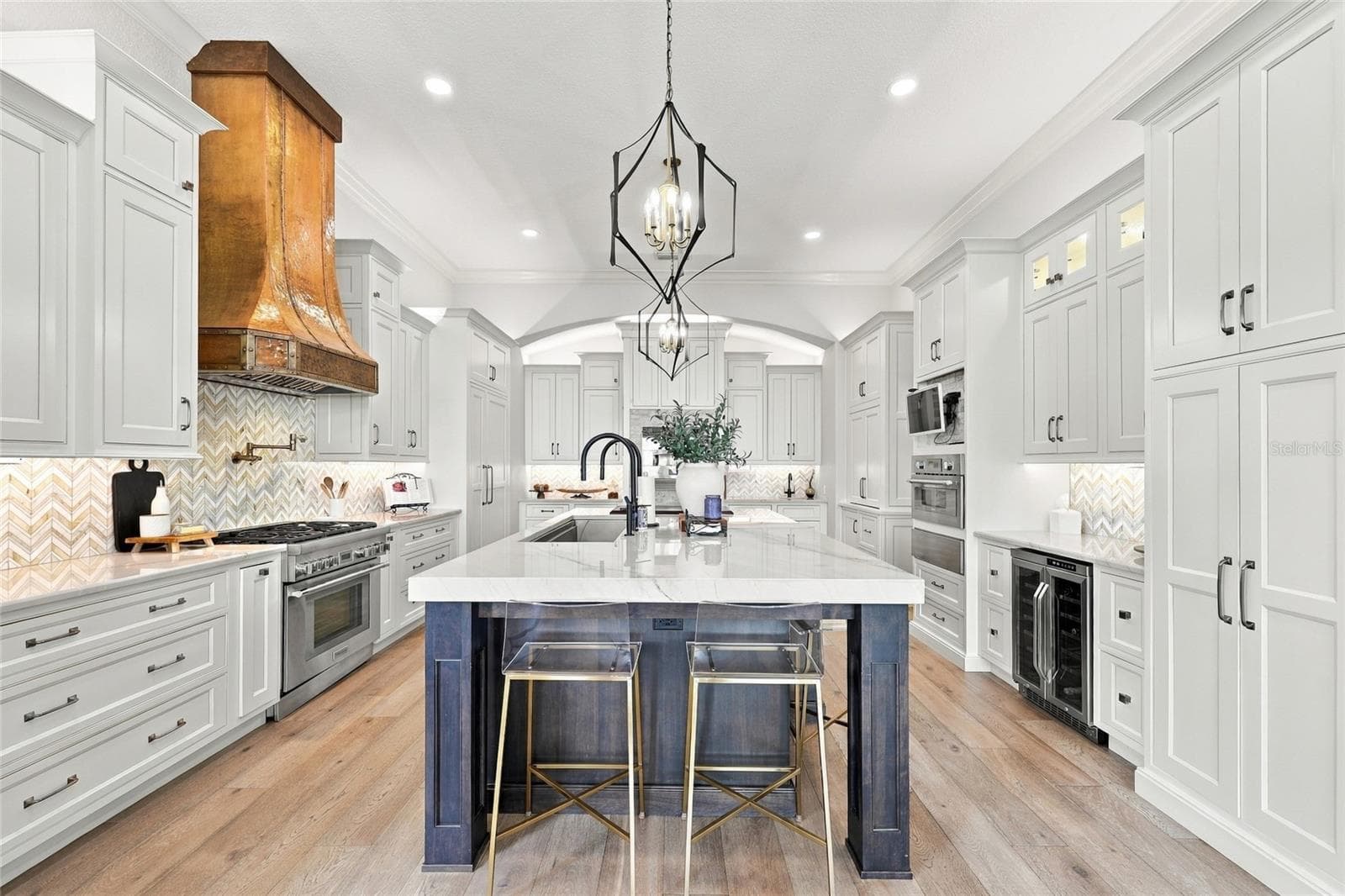 FULLY REMODELED CHEFS KITCHEN - 9602 MAYWOOD DR, WINDERMERE