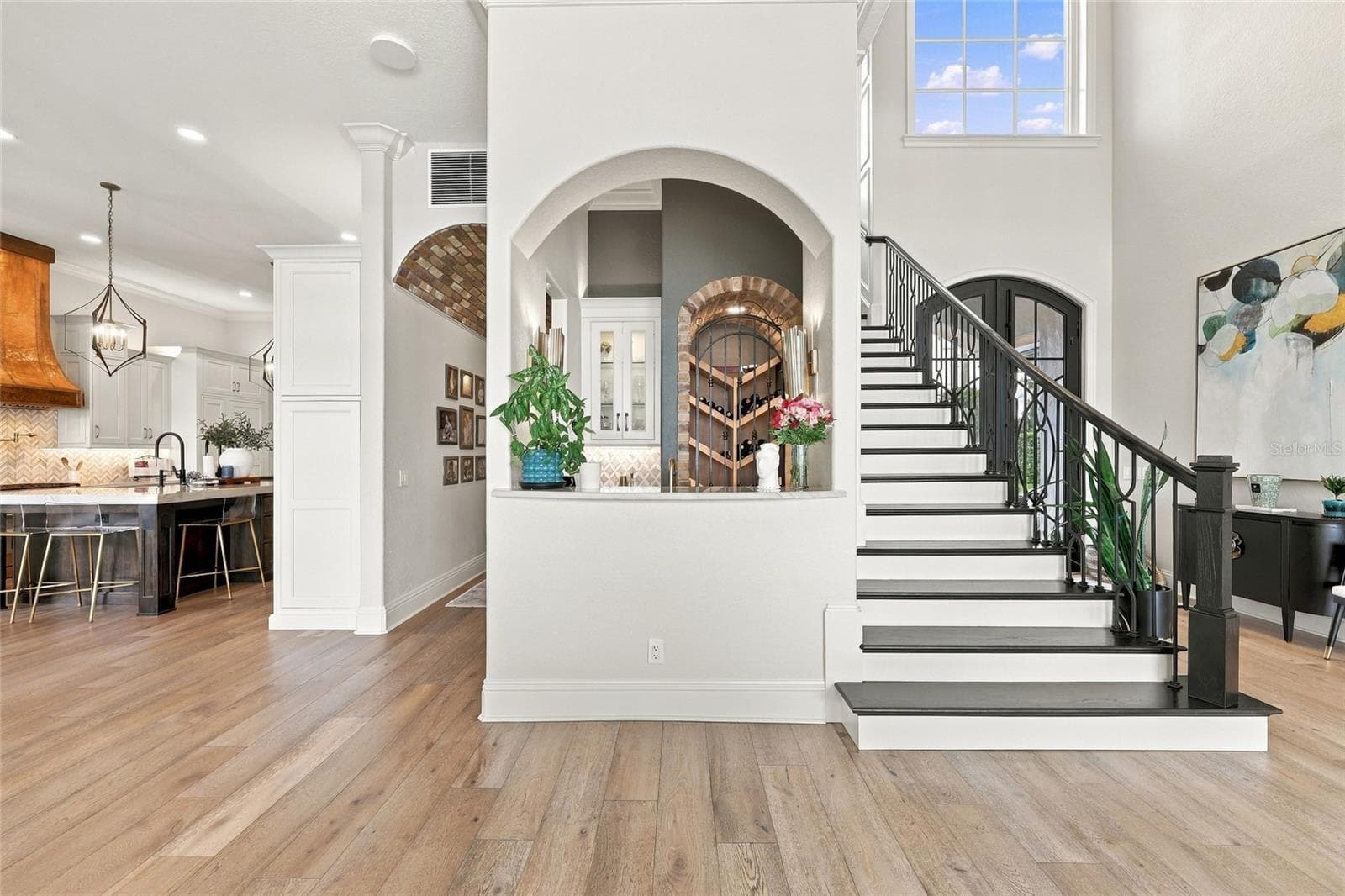 BAR WITH BUILT-IN WINE STORAGE AND PELLET ICE-MAKER - 9602 MAYWOOD DR, WINDERMERE