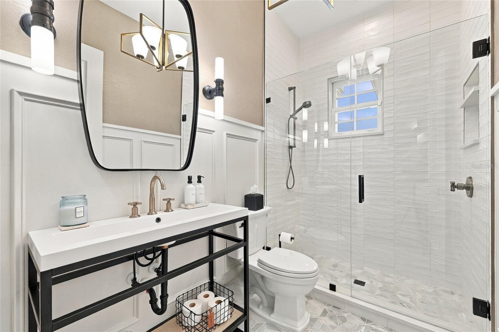 1ST FLOOR FULL BATHROOM - 9602 MAYWOOD DR, WINDERMERE