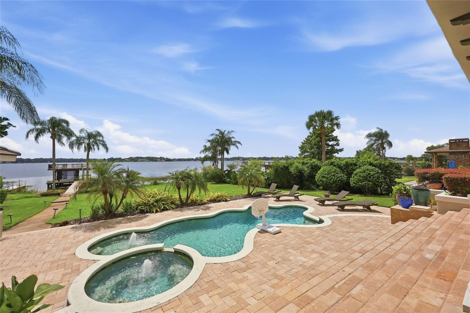 BACKYARD OASIS - 9602 MAYWOOD DR, WINDERMERE