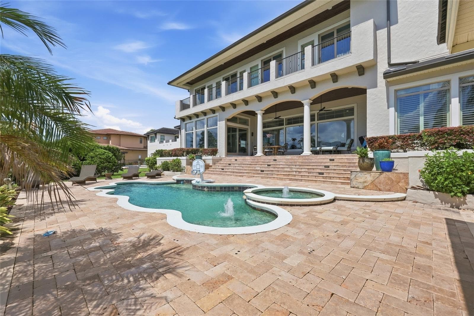 BACKYARD OASIS - 9602 MAYWOOD DR, WINDERMERE