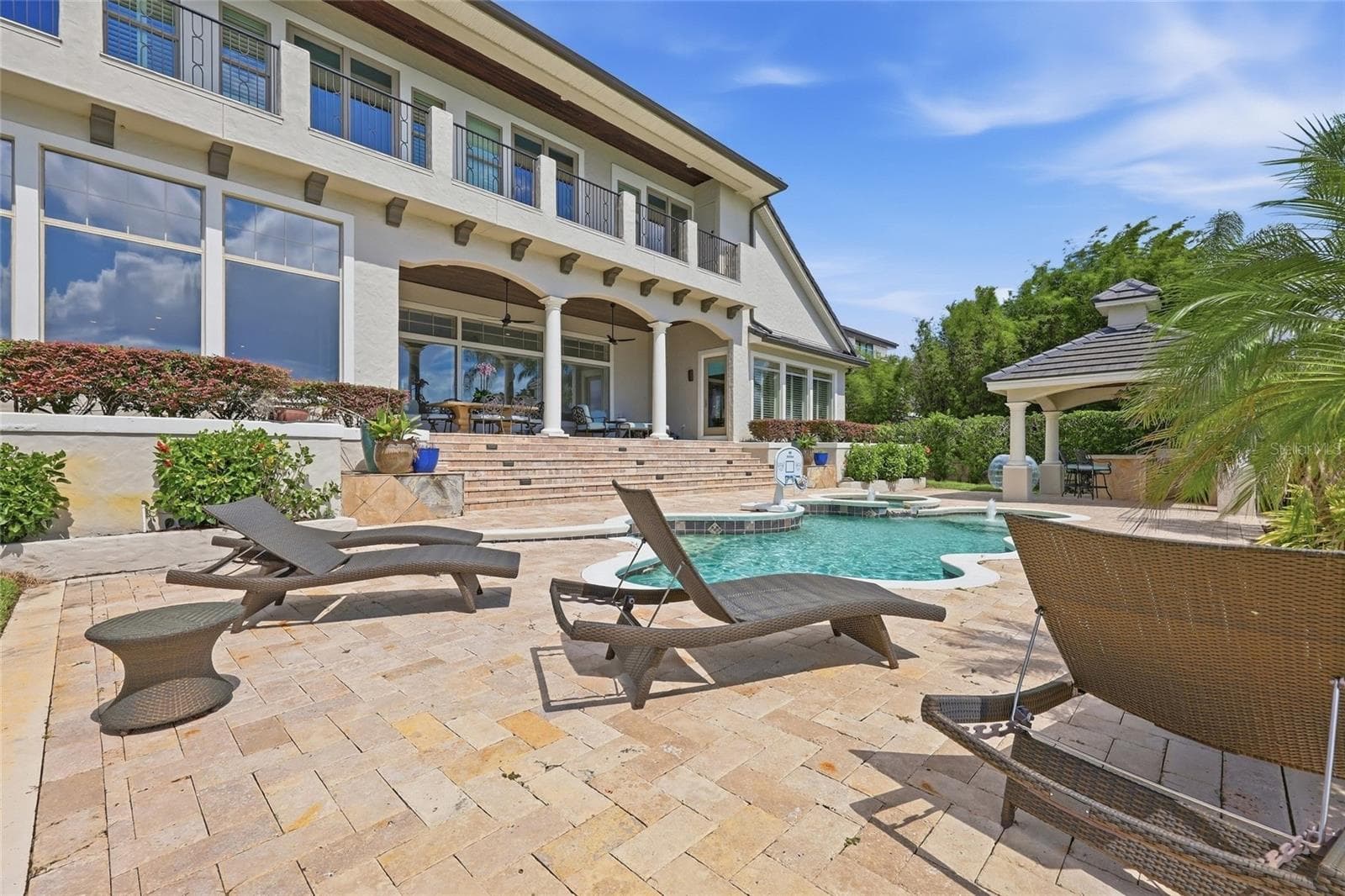 BACKYARD OASIS - 9602 MAYWOOD DR, WINDERMERE