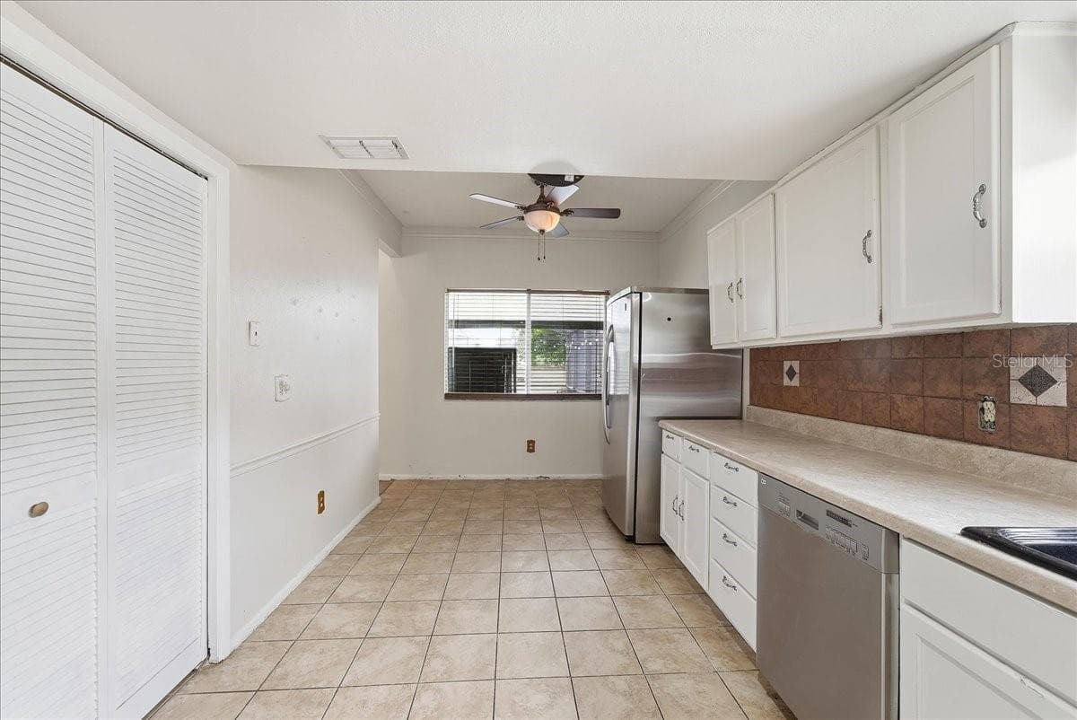 Single Family Residence at 2704 WINDING RIDGE AVE S, KISSIMMEE, photo 7 of 33