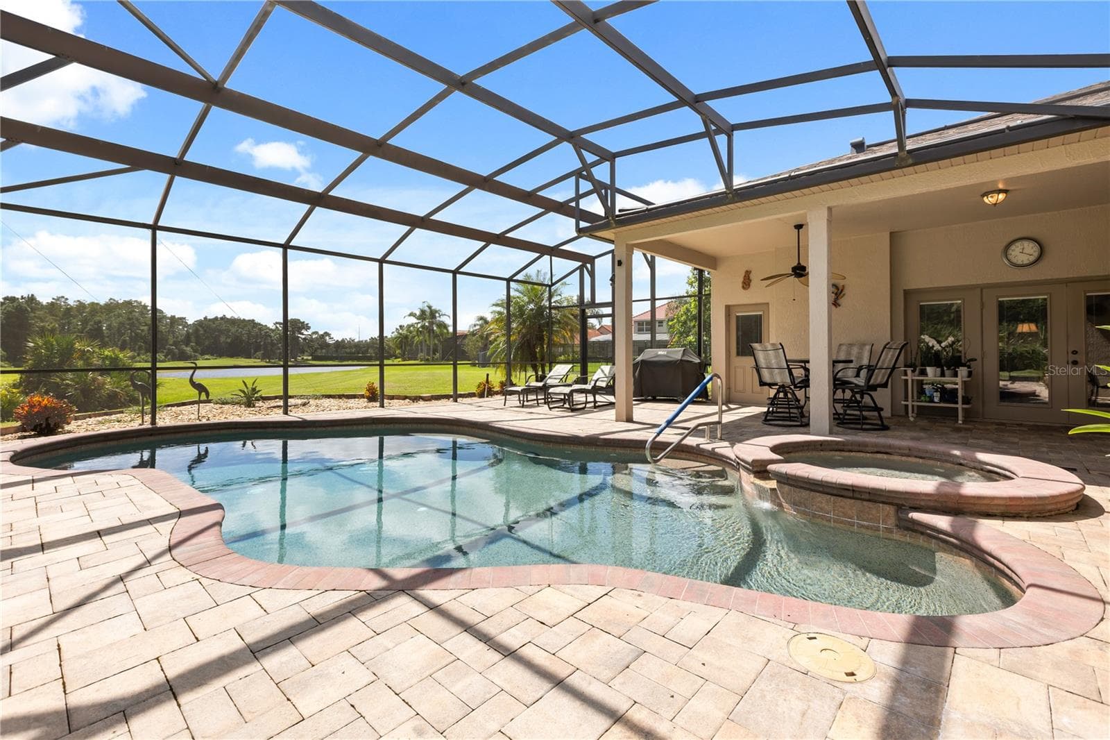 Beautiful pool with gold and pond views on a premium, oversized lot. - 2735 TETON STONE RUN, ORLANDO