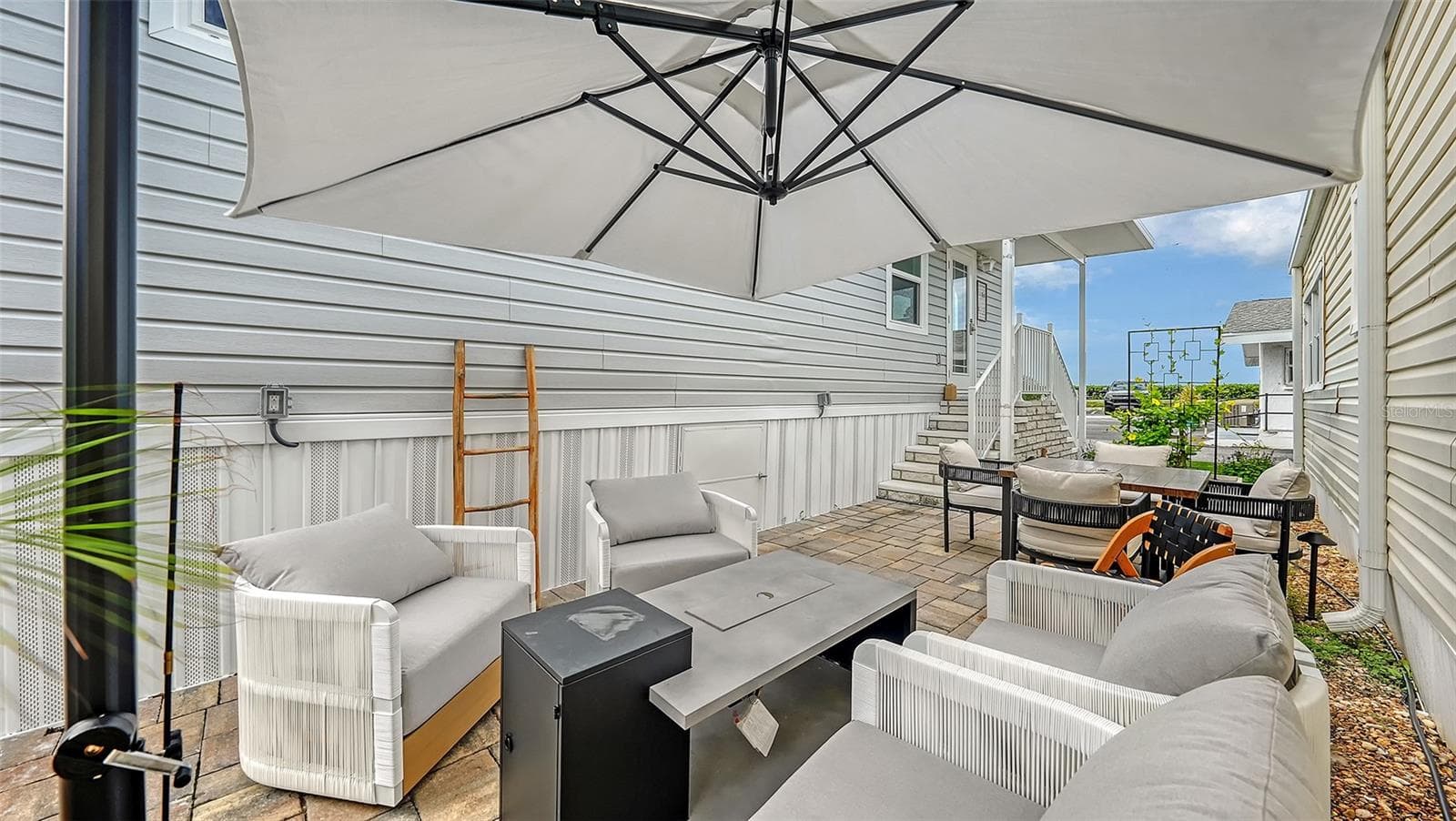 Outdoor sitting area - 3710 GULF OF MEXICO DR #A3, LONGBOAT KEY