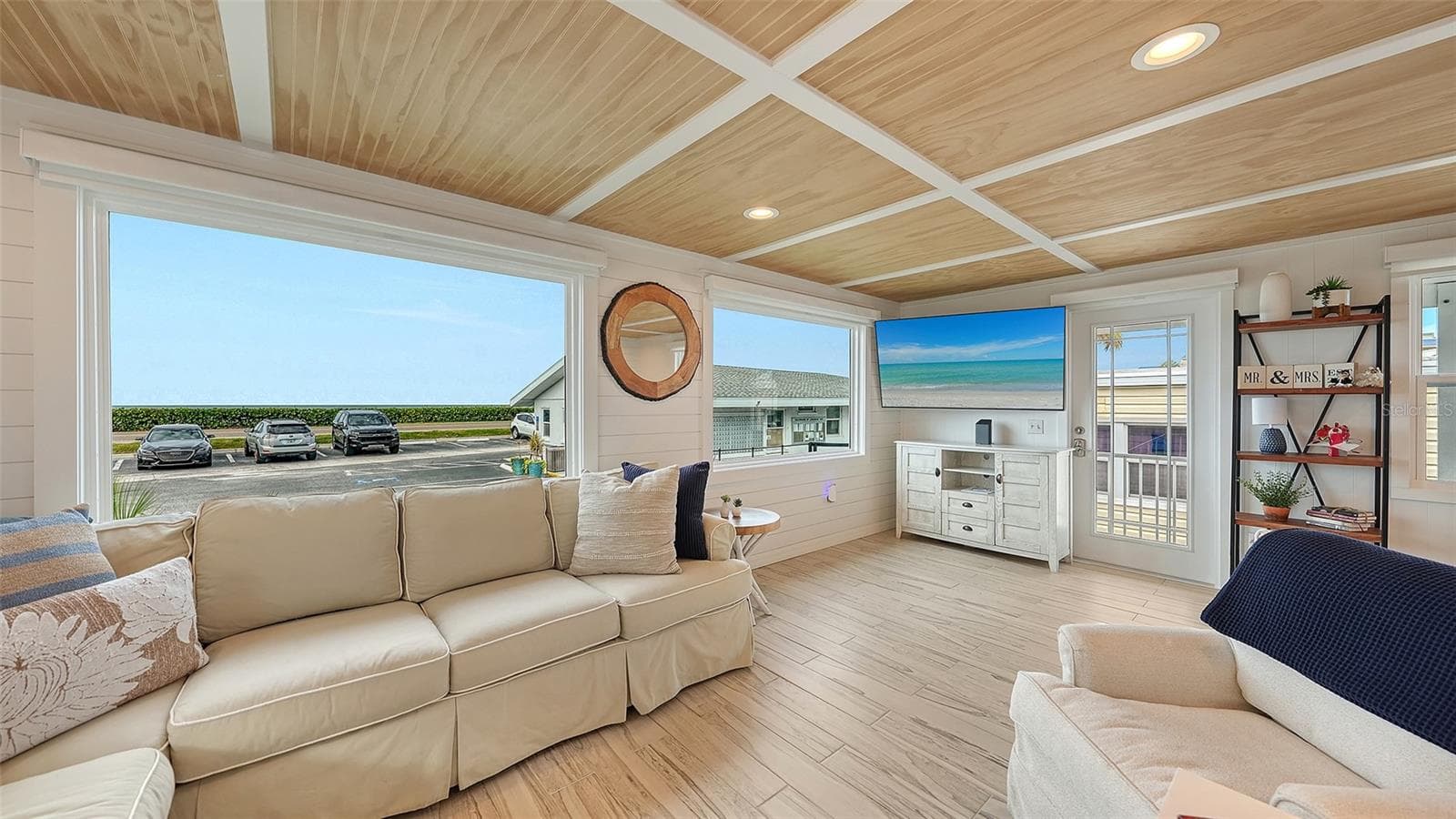 Entry way with living room and views to the Gulf/beach - 3710 GULF OF MEXICO DR #A3, LONGBOAT KEY