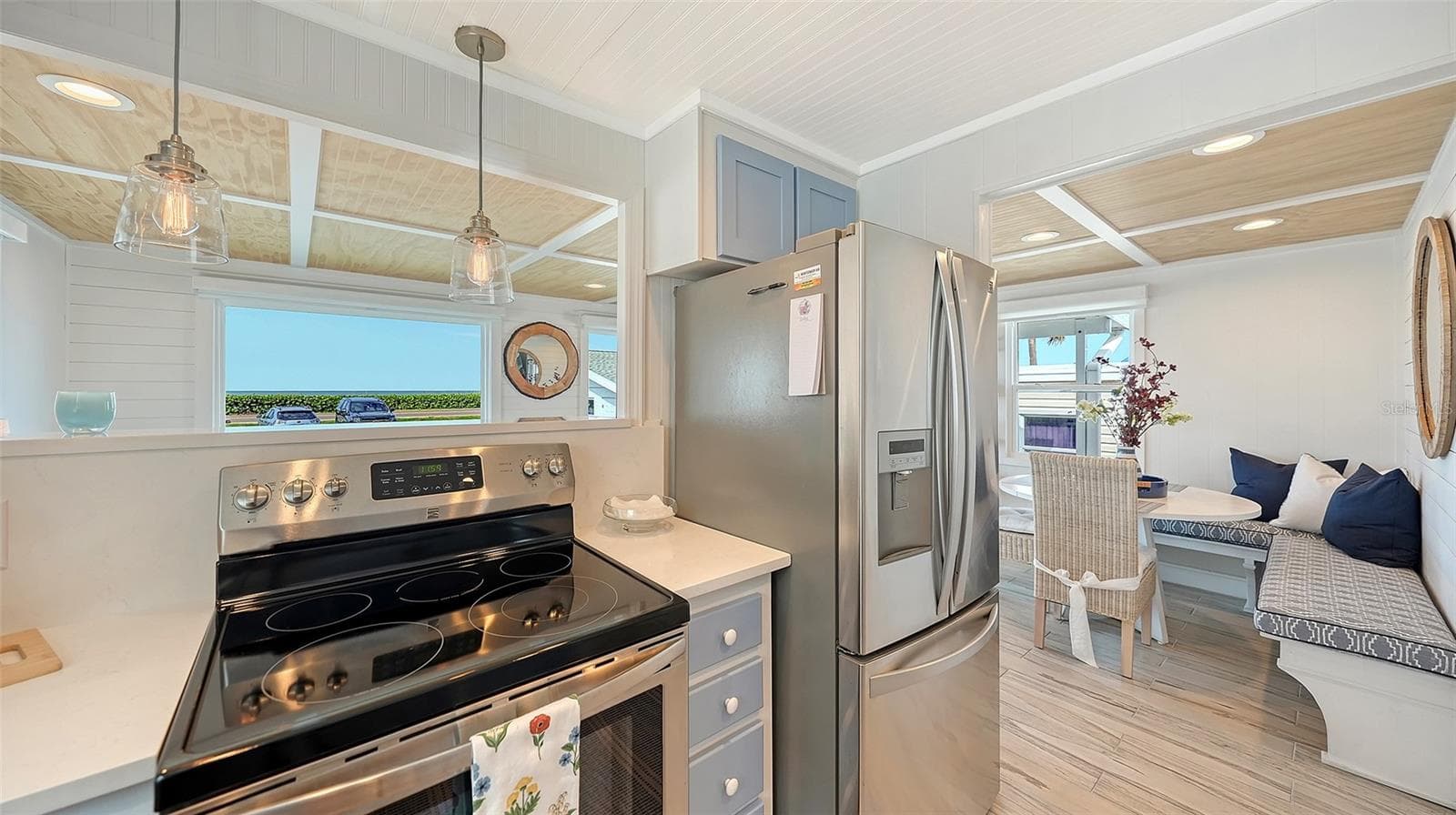 Kitchen and dining area - 3710 GULF OF MEXICO DR #A3, LONGBOAT KEY