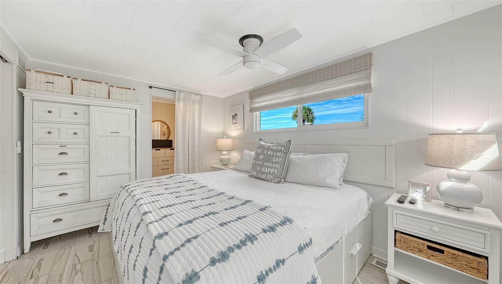 Owner's bedroom with walkin closet - 3710 GULF OF MEXICO DR #A3, LONGBOAT KEY