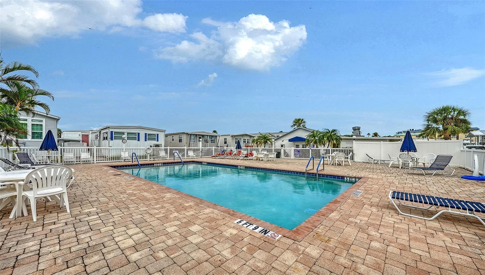 Community Pool with clubhouse - 3710 GULF OF MEXICO DR #A3, LONGBOAT KEY