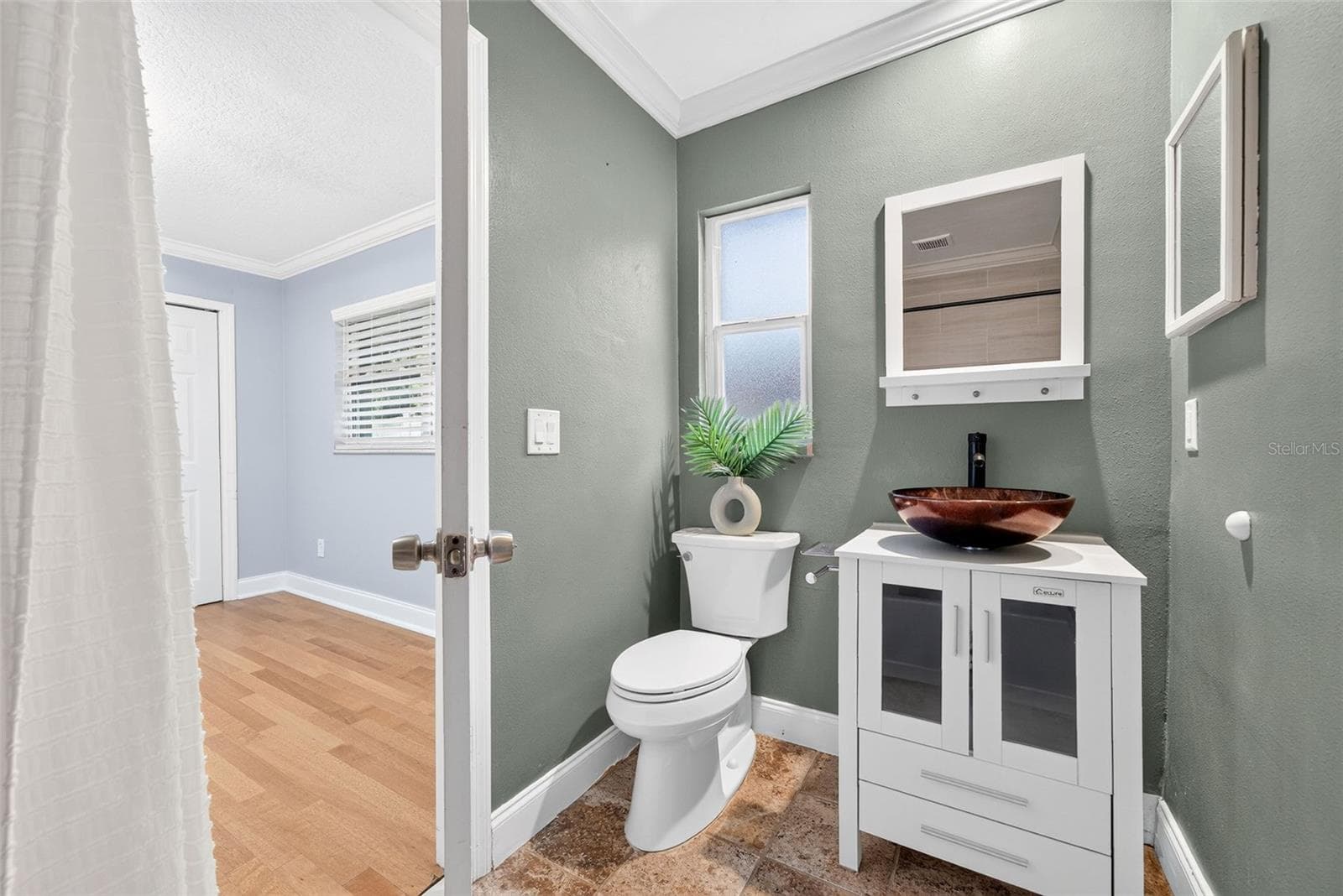 Jack and Jill Bathroom - 943 FAIRWAY DR, WINTER PARK