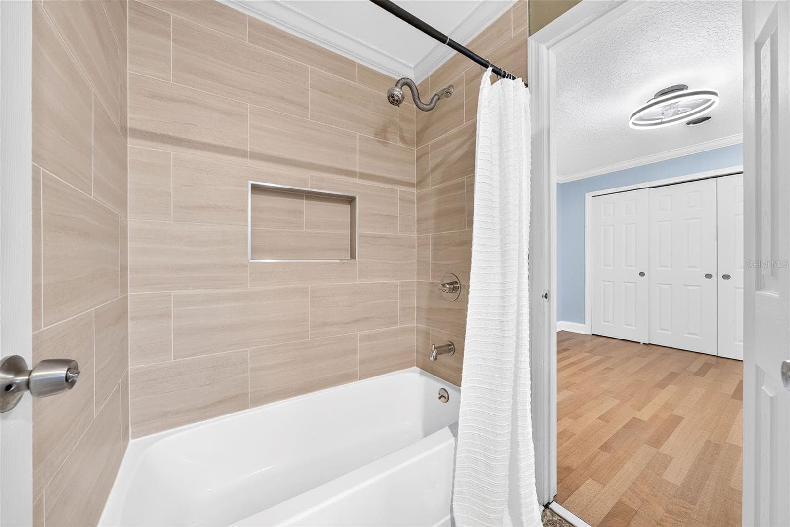 Jack and Jill Bathroom - 943 FAIRWAY DR, WINTER PARK