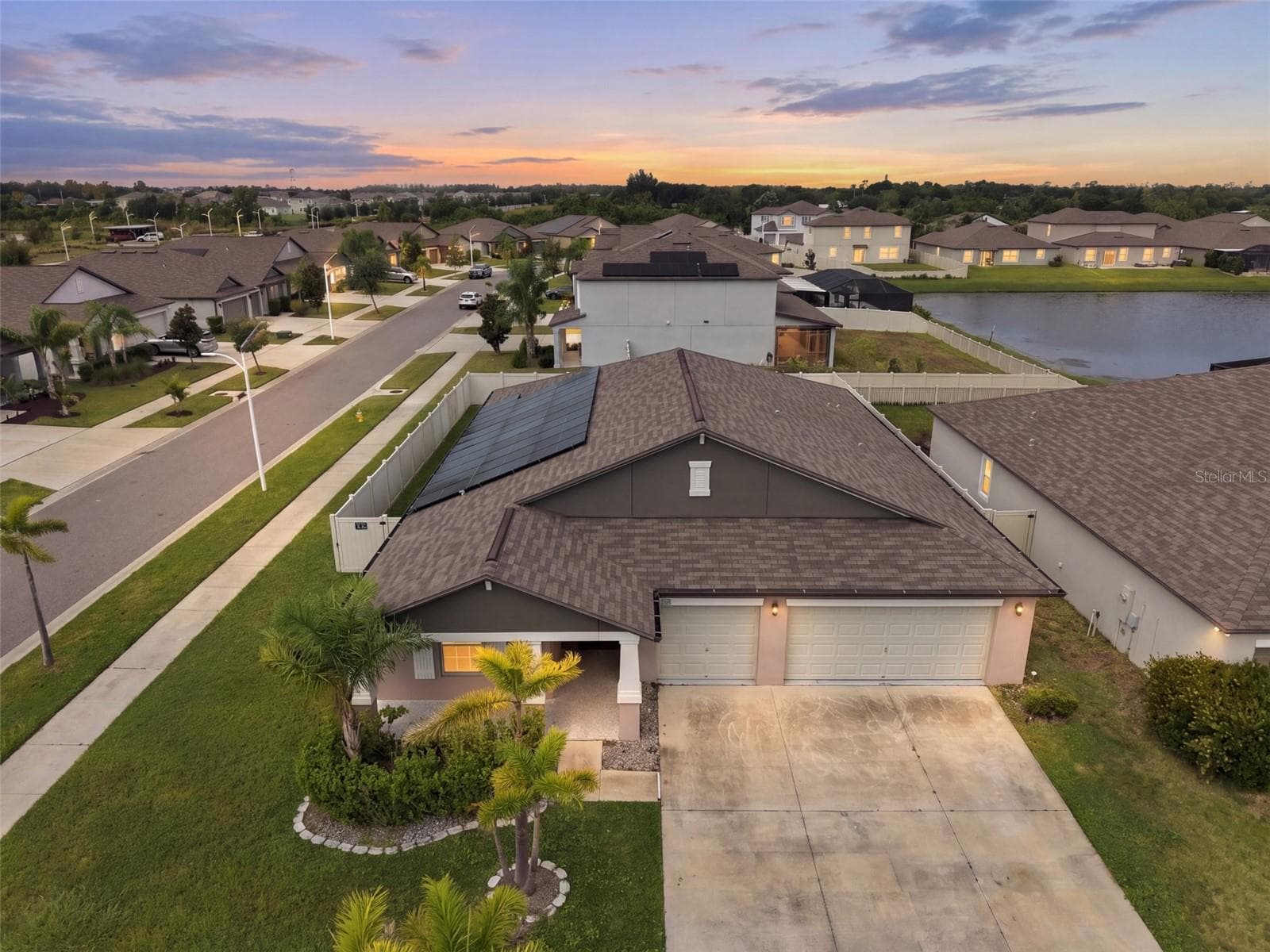 Single Family Residence at 16681 CARLTON POND ST, WIMAUMA, photo 3 of 50