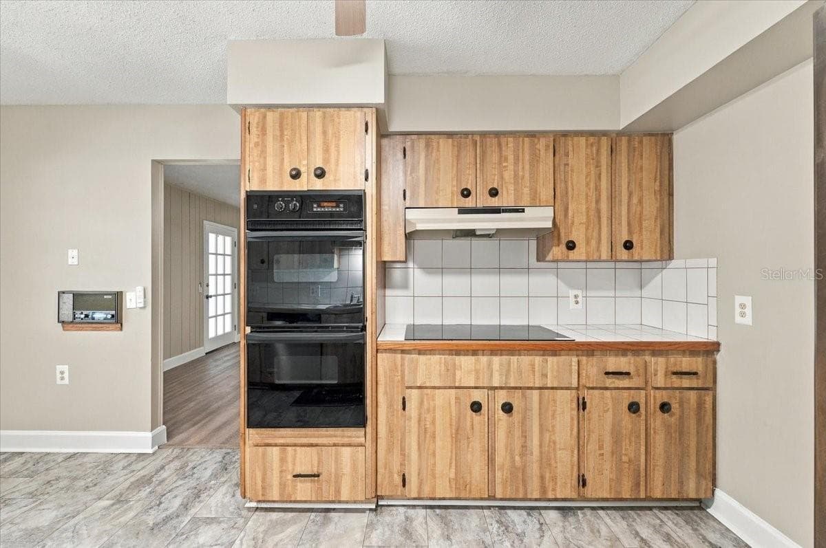 Main House Kitchen - 2925 MCGEE RD, PLANT CITY