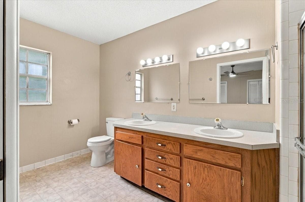 Primary Bathroom - 2925 MCGEE RD, PLANT CITY