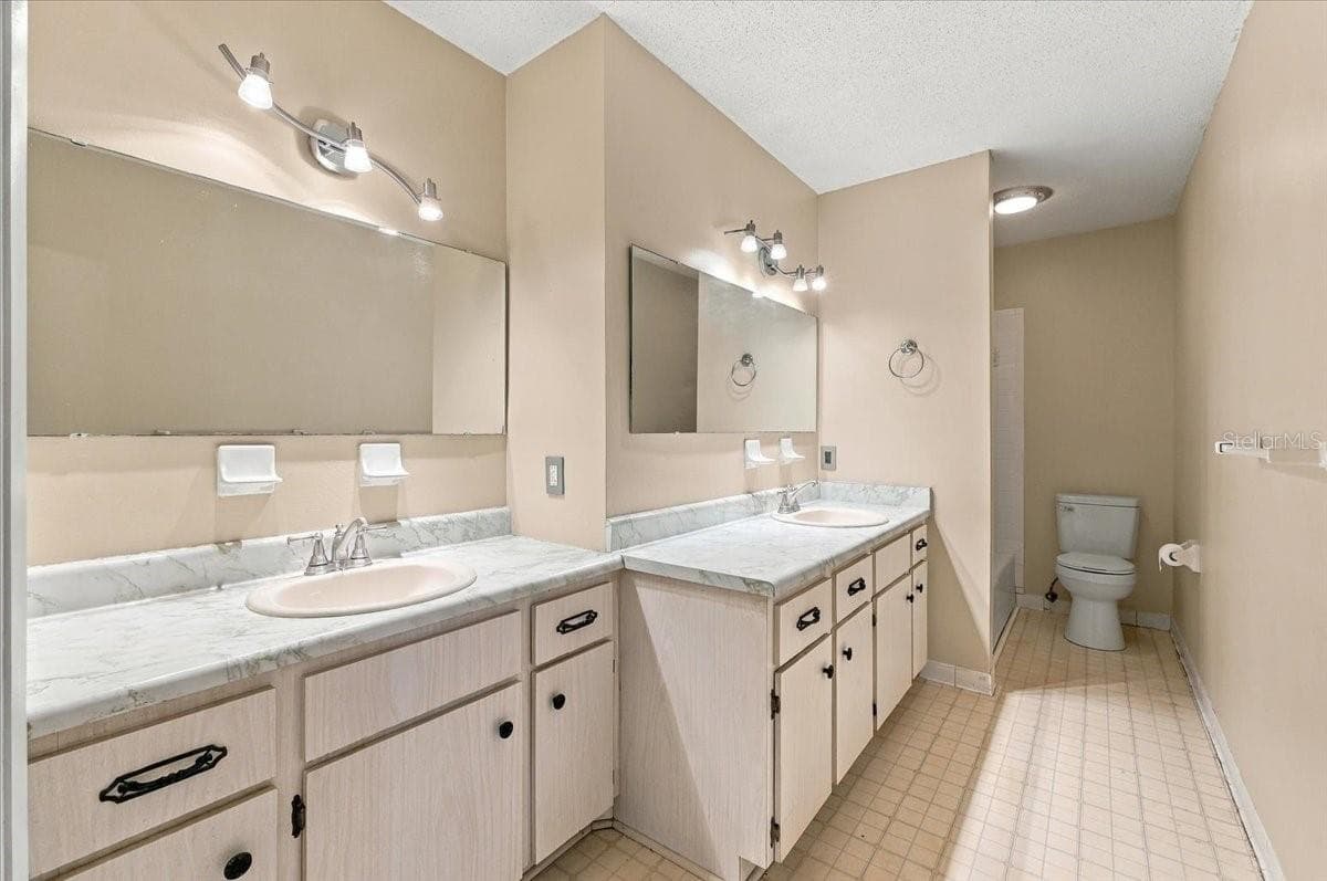 Guest Bathroom - 2925 MCGEE RD, PLANT CITY